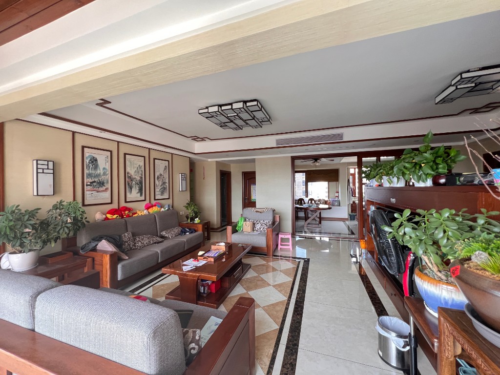 蓝溪谷  4室2厅3卫    123.0万 蓝溪谷  4室2厅3卫    123.0万客厅