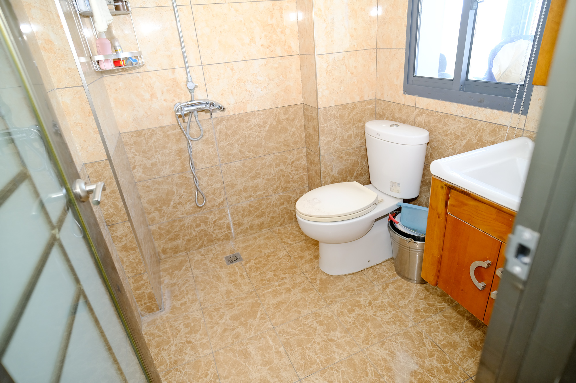 盛地尊域  5室2厅2卫    97.8万卫生间