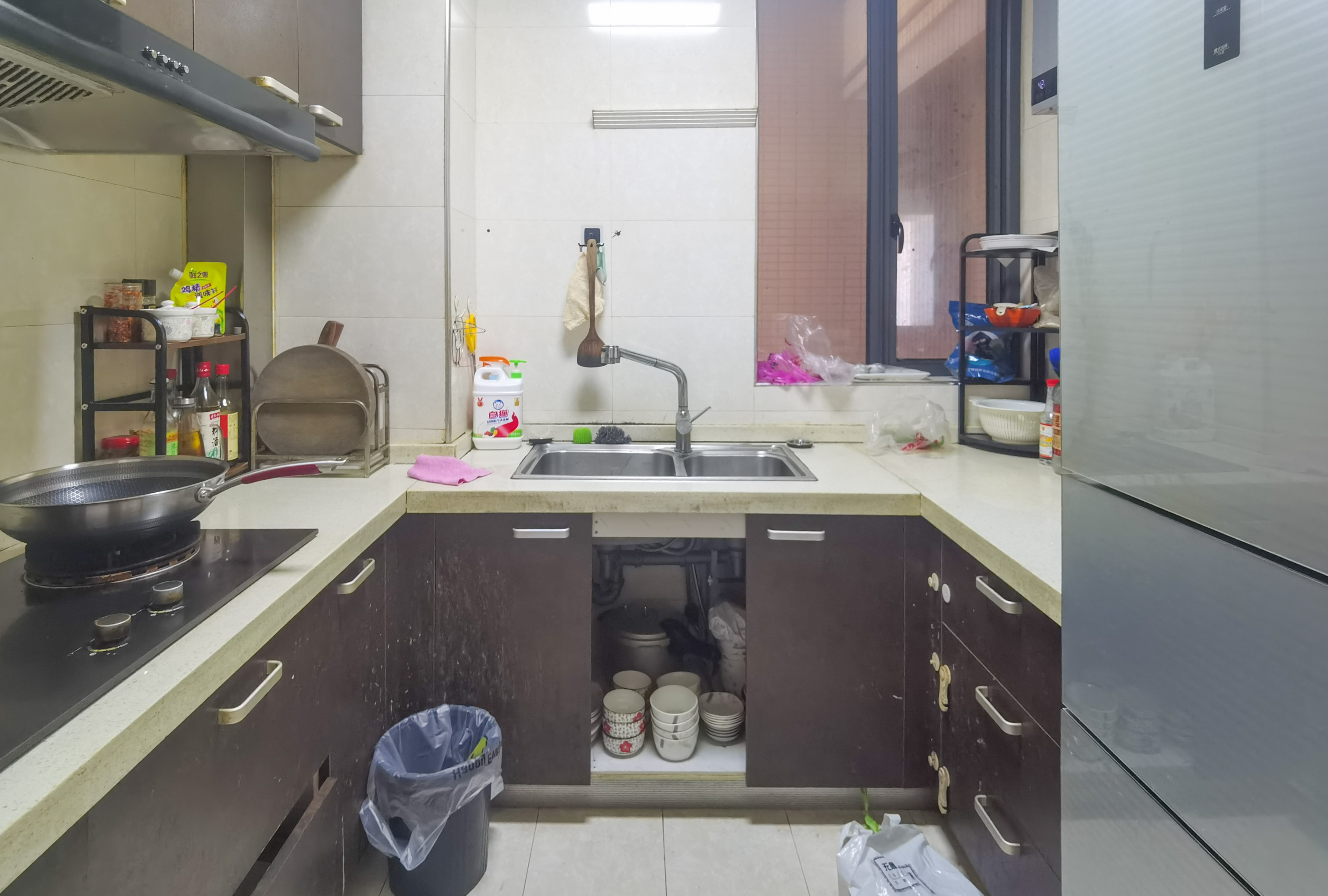 泰山公馆 2室2厅1卫 44.8万 泰山公馆 2室2厅1卫 44.8万客厅