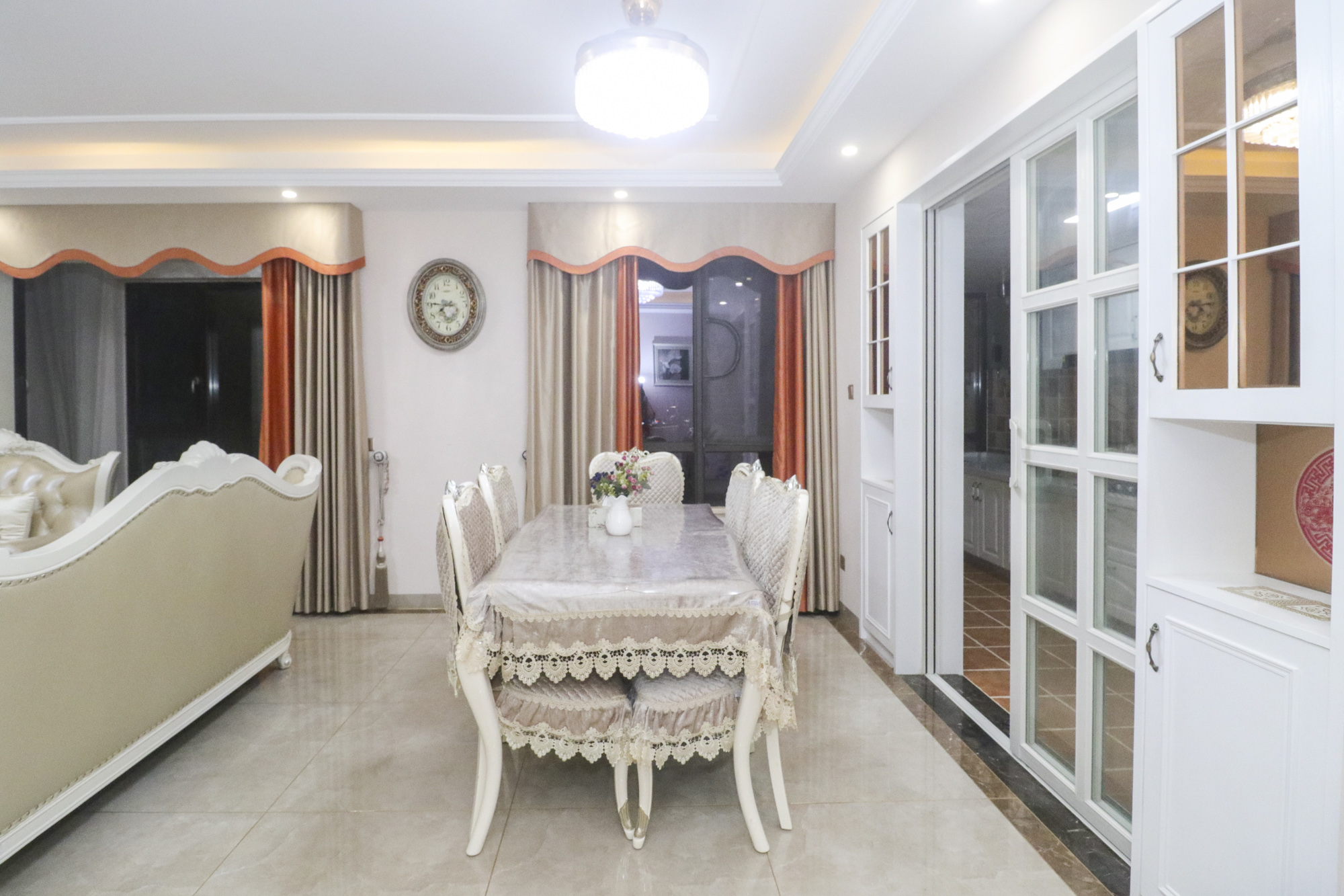 世茂外滩里(世茂铂翠湾三期)  4室2厅2卫    318.0万 世茂外滩里(世茂铂翠湾三期)  4室2厅2卫    318.0万客厅