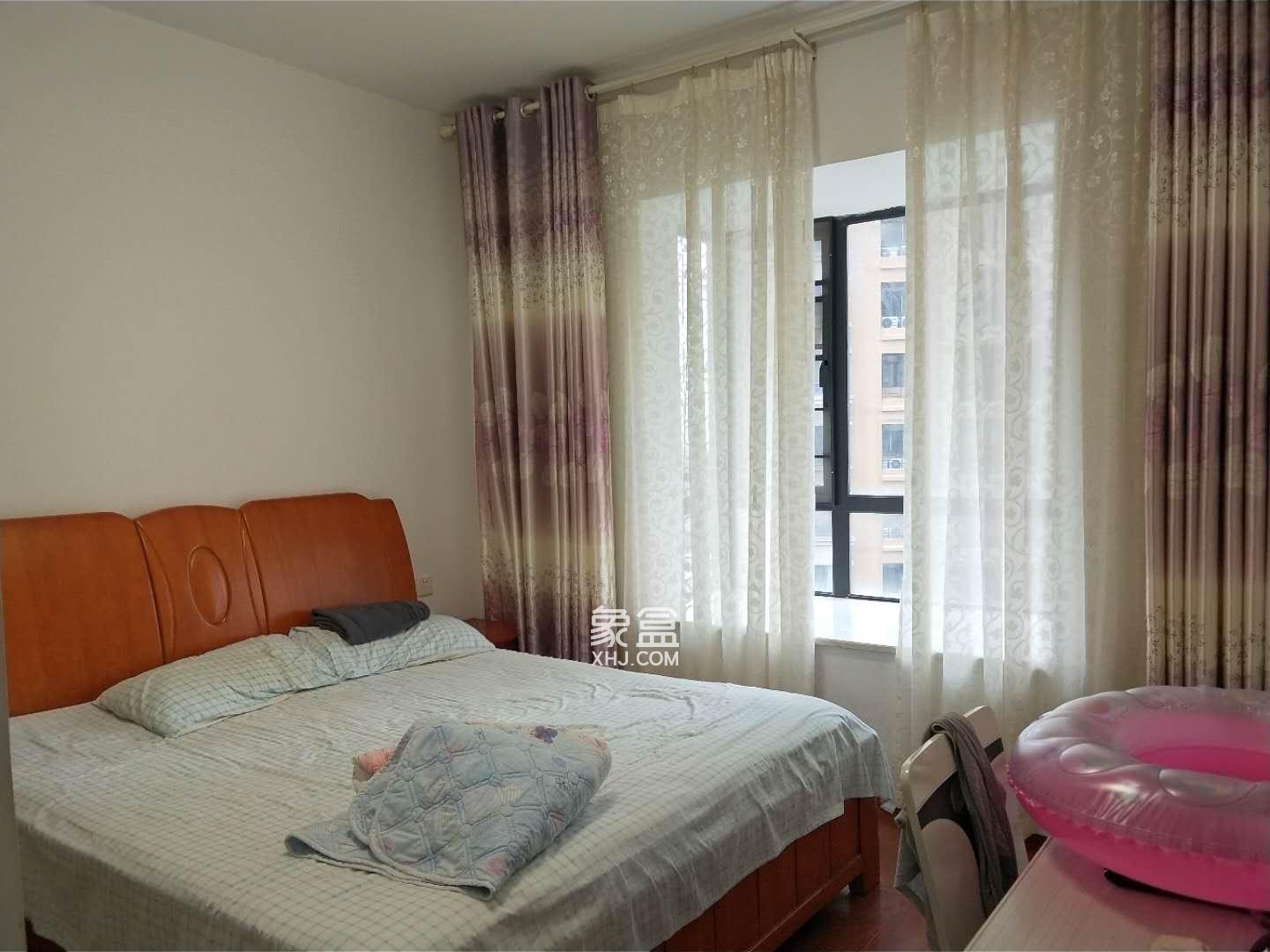 康桥美郡 3室2厅2卫 60.0万 康桥美郡 3室2厅2卫 60.0万客厅