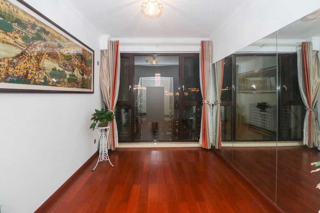 世茂外滩里(世茂铂翠湾三期)  4室2厅2卫    318.0万 世茂外滩里(世茂铂翠湾三期)  4室2厅2卫    318.0万卧室