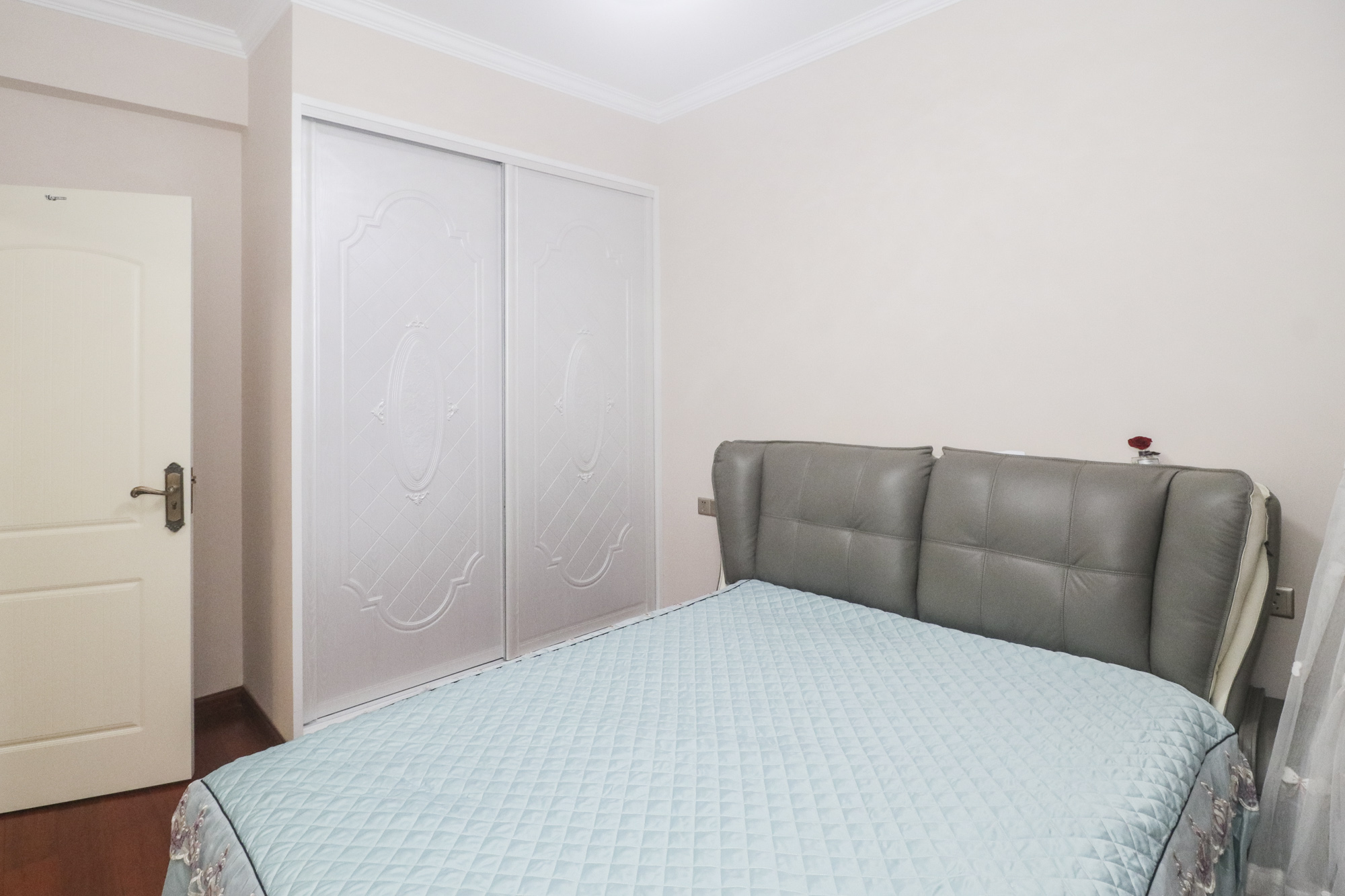 世茂外滩里(世茂铂翠湾三期)  4室2厅2卫    318.0万 世茂外滩里(世茂铂翠湾三期)  4室2厅2卫    318.0万卧室