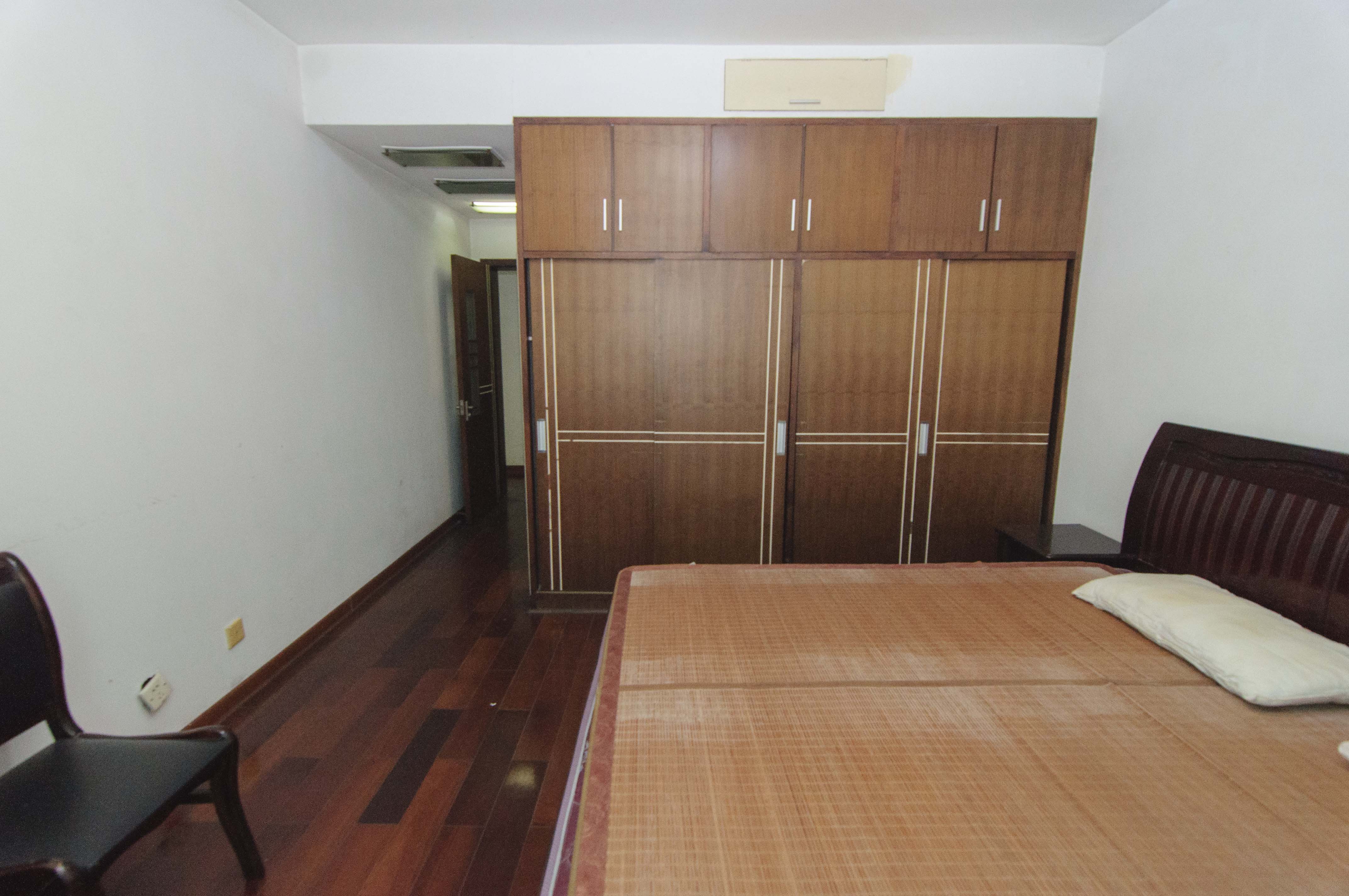 翡翠林居  3室2厅2卫   100.00万卧室