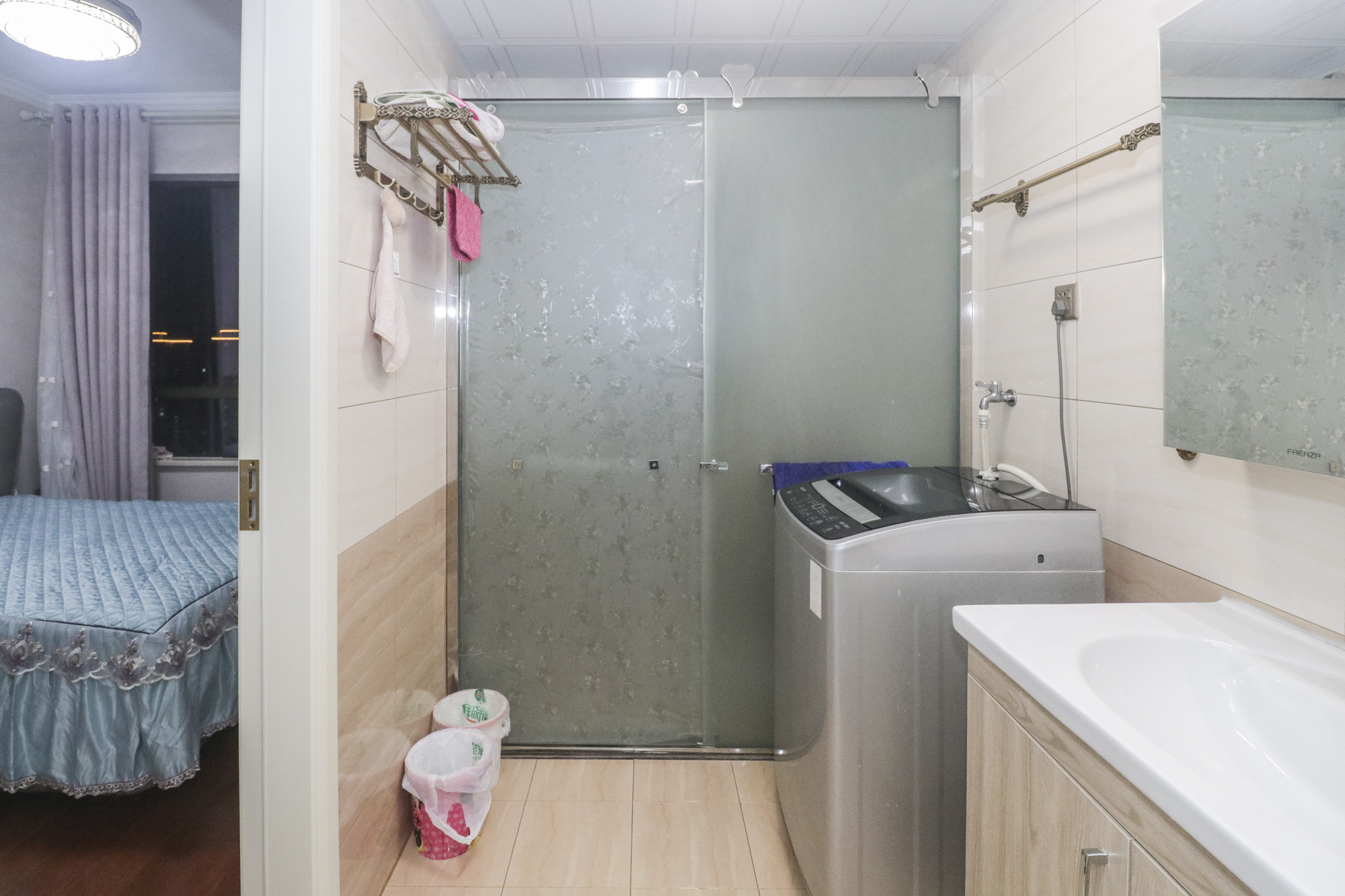 世茂外滩里(世茂铂翠湾三期)  4室2厅2卫    318.0万 世茂外滩里(世茂铂翠湾三期)  4室2厅2卫    318.0万卫生间