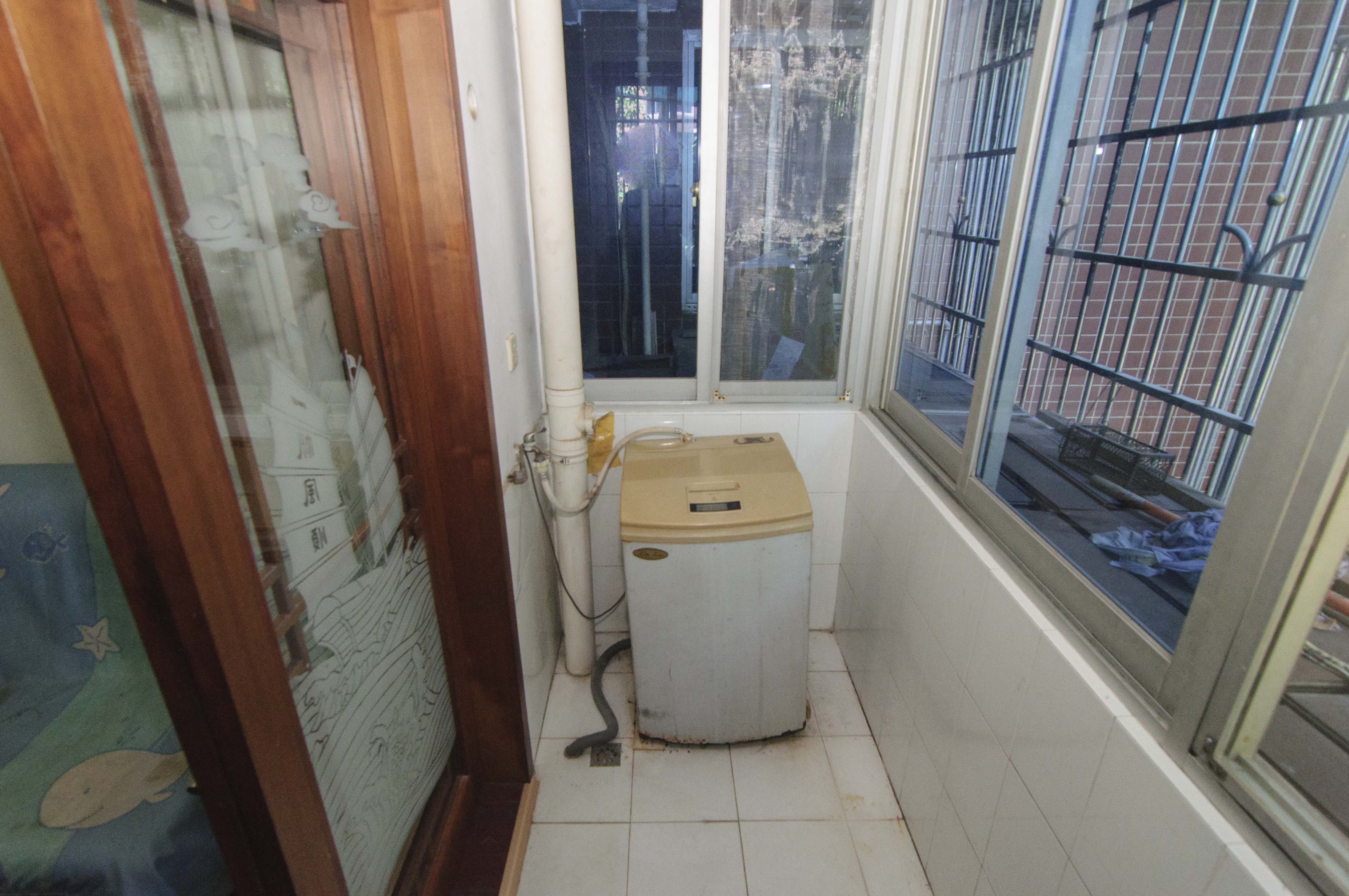 翡翠林居  3室2厅2卫   100.00万卧室