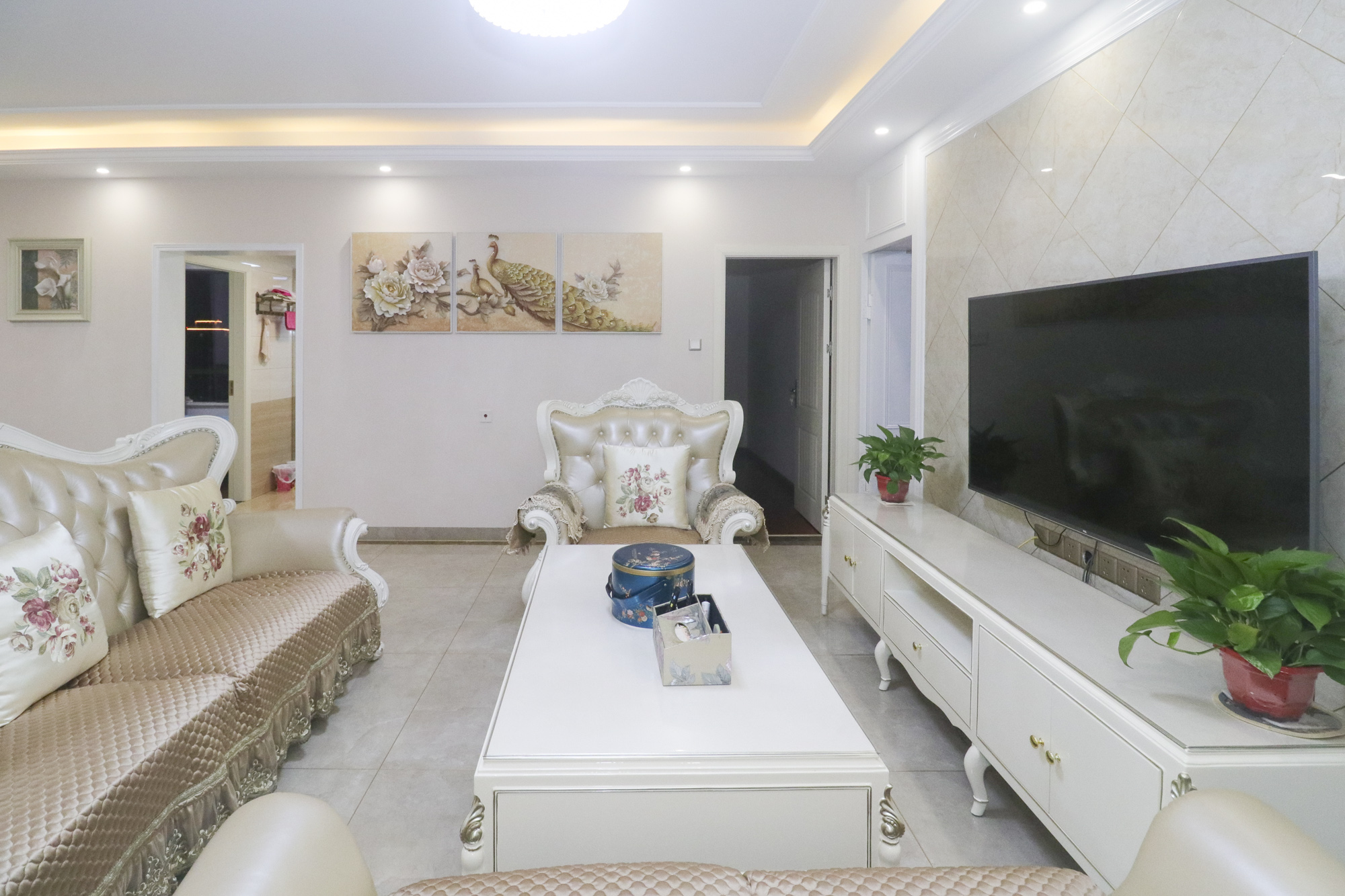 世茂外滩里(世茂铂翠湾三期)  4室2厅2卫    318.0万 世茂外滩里(世茂铂翠湾三期)  4室2厅2卫    318.0万