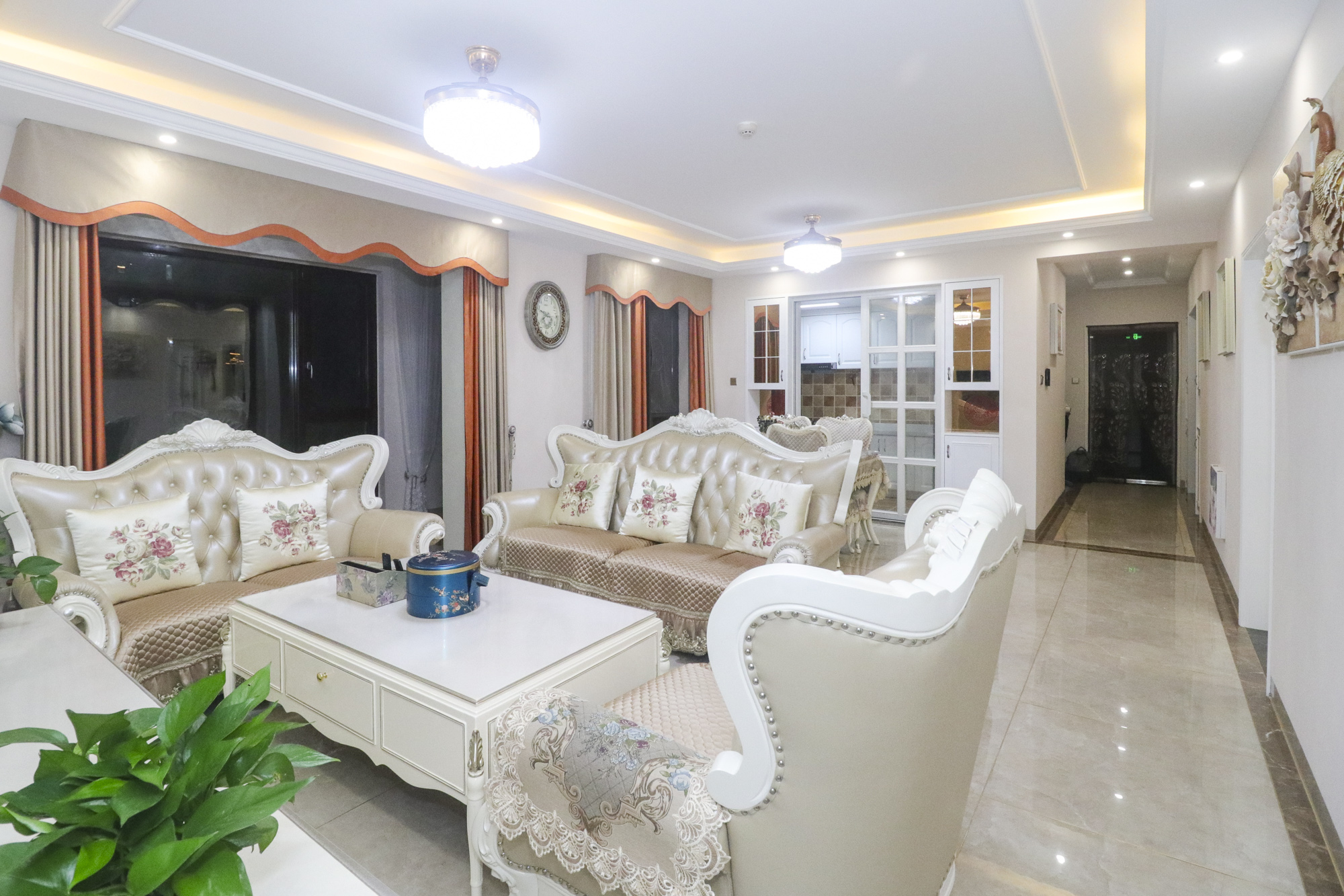 世茂外滩里(世茂铂翠湾三期)  4室2厅2卫    318.0万 世茂外滩里(世茂铂翠湾三期)  4室2厅2卫    318.0万客厅