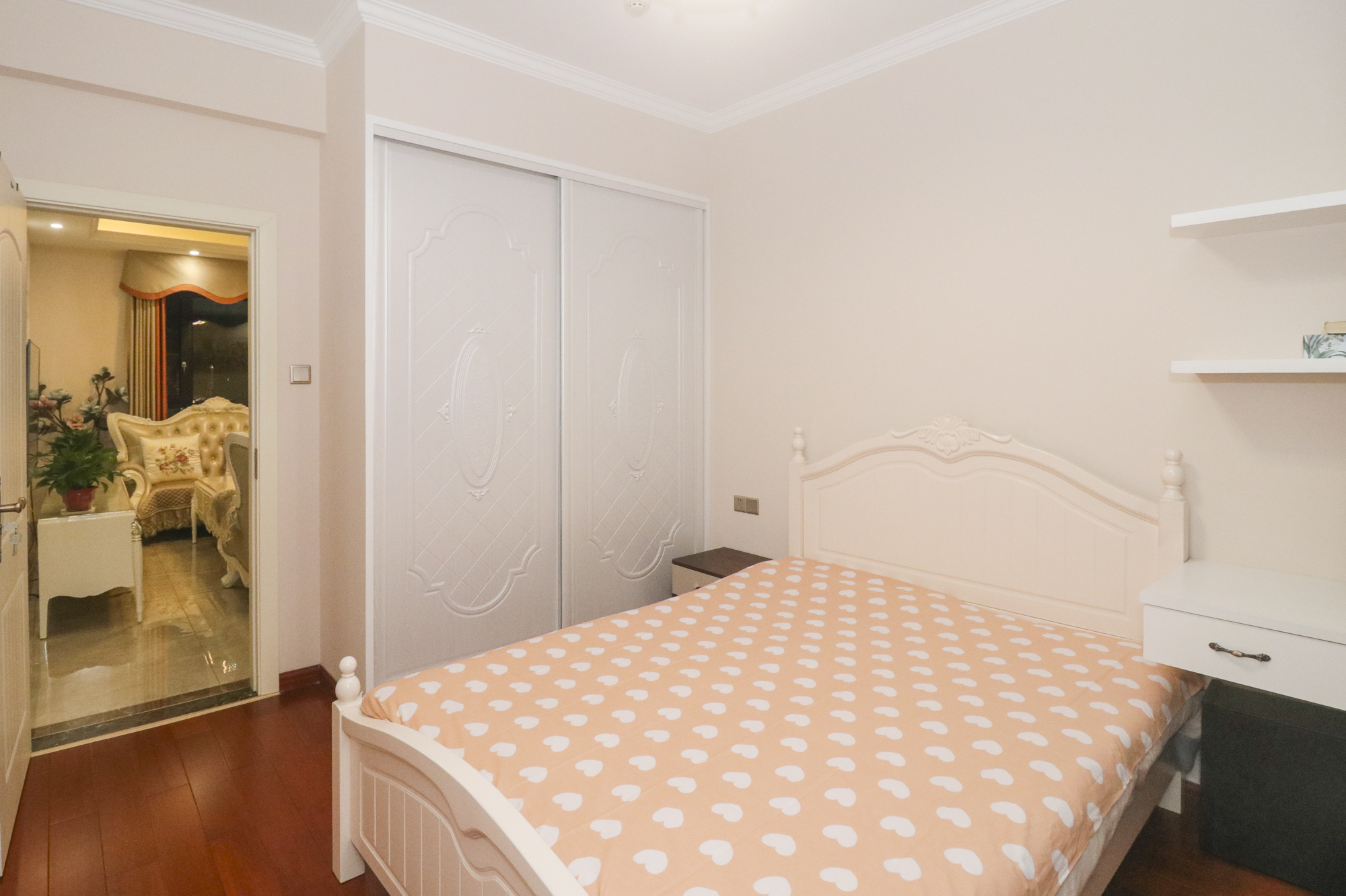 世茂外滩里(世茂铂翠湾三期)  4室2厅2卫    318.0万 世茂外滩里(世茂铂翠湾三期)  4室2厅2卫    318.0万卧室