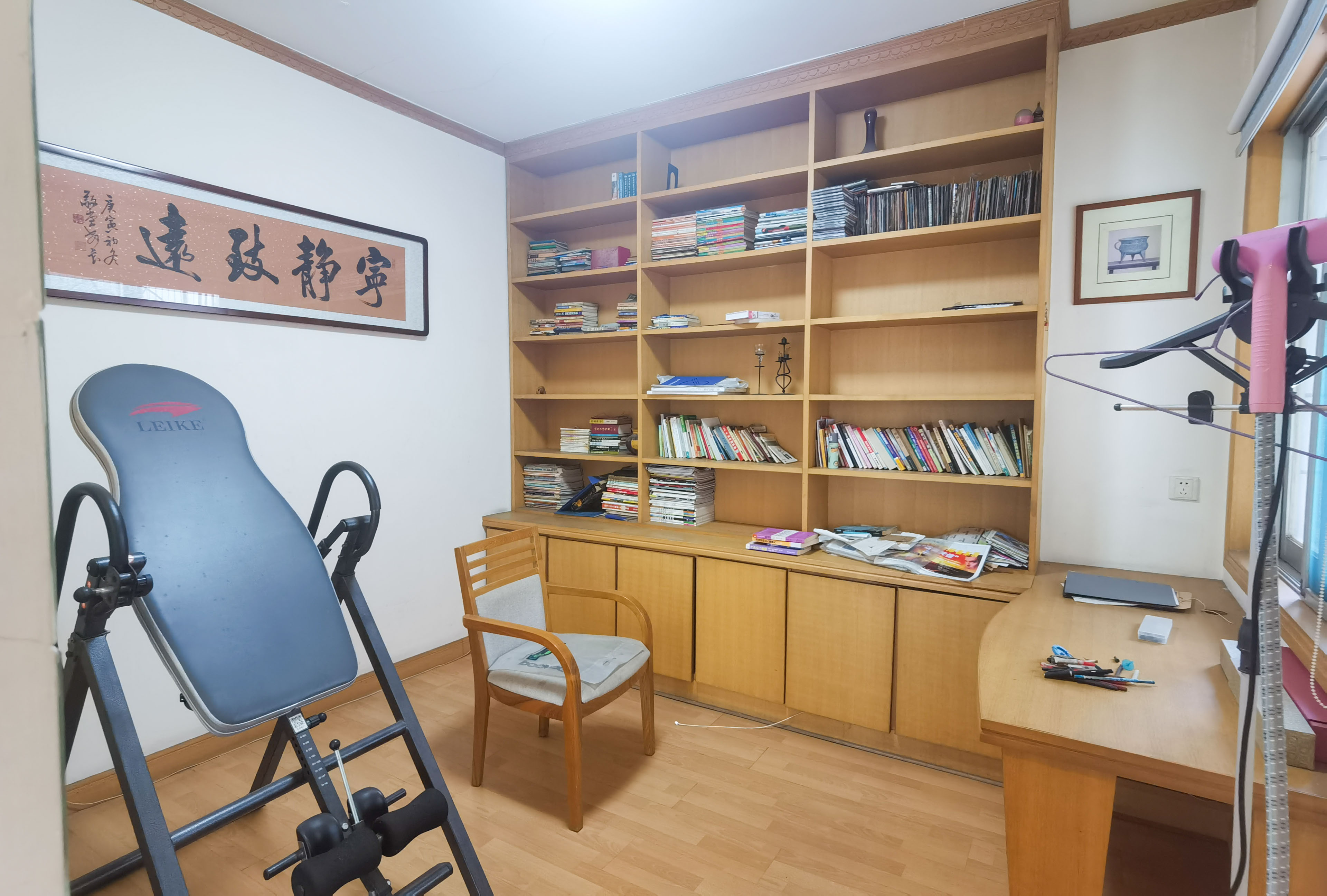 政华小区  4室2厅2卫   63.00万客厅
