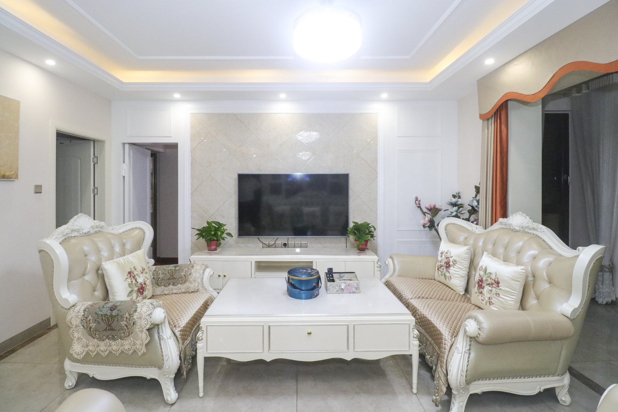 世茂外滩里(世茂铂翠湾三期)  4室2厅2卫    318.0万 世茂外滩里(世茂铂翠湾三期)  4室2厅2卫    318.0万客厅