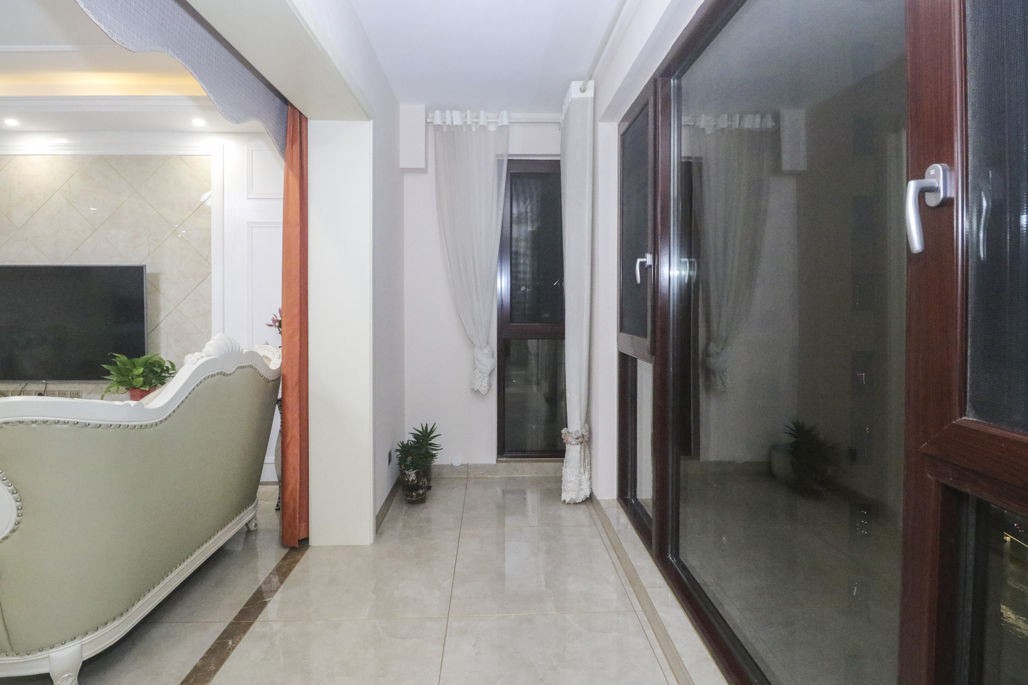 世茂外滩里(世茂铂翠湾三期)  4室2厅2卫    318.0万 世茂外滩里(世茂铂翠湾三期)  4室2厅2卫    318.0万阳台