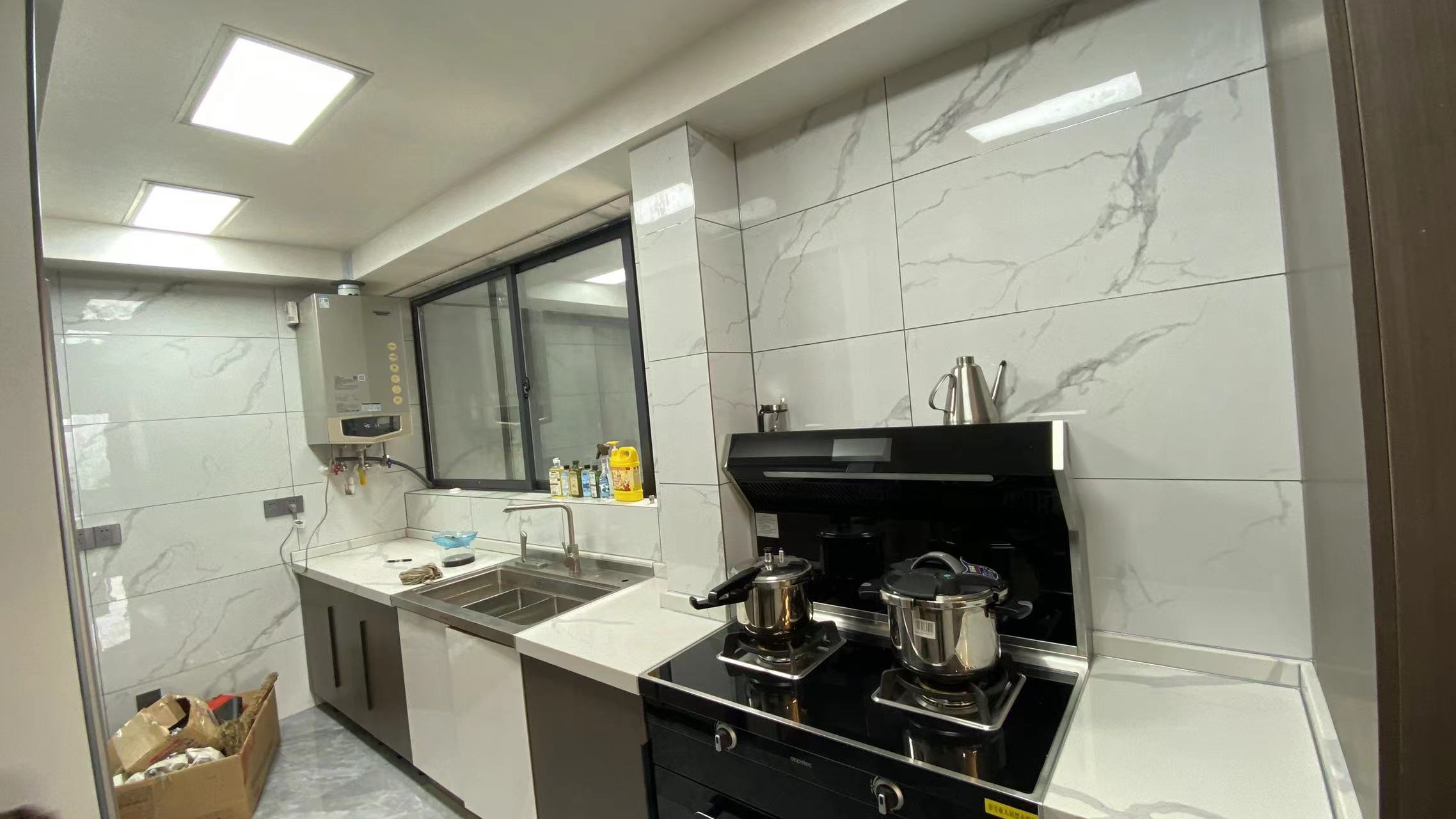 上海名苑  3室2厅2卫    90.0万 上海名苑  3室2厅2卫    90.0万客厅