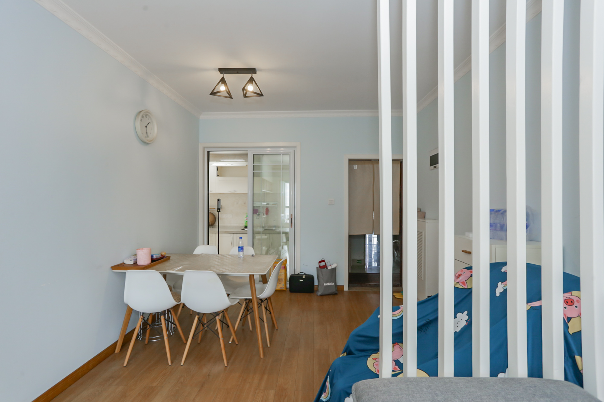 天麓尚层  2室2厅1卫    78.0万客厅