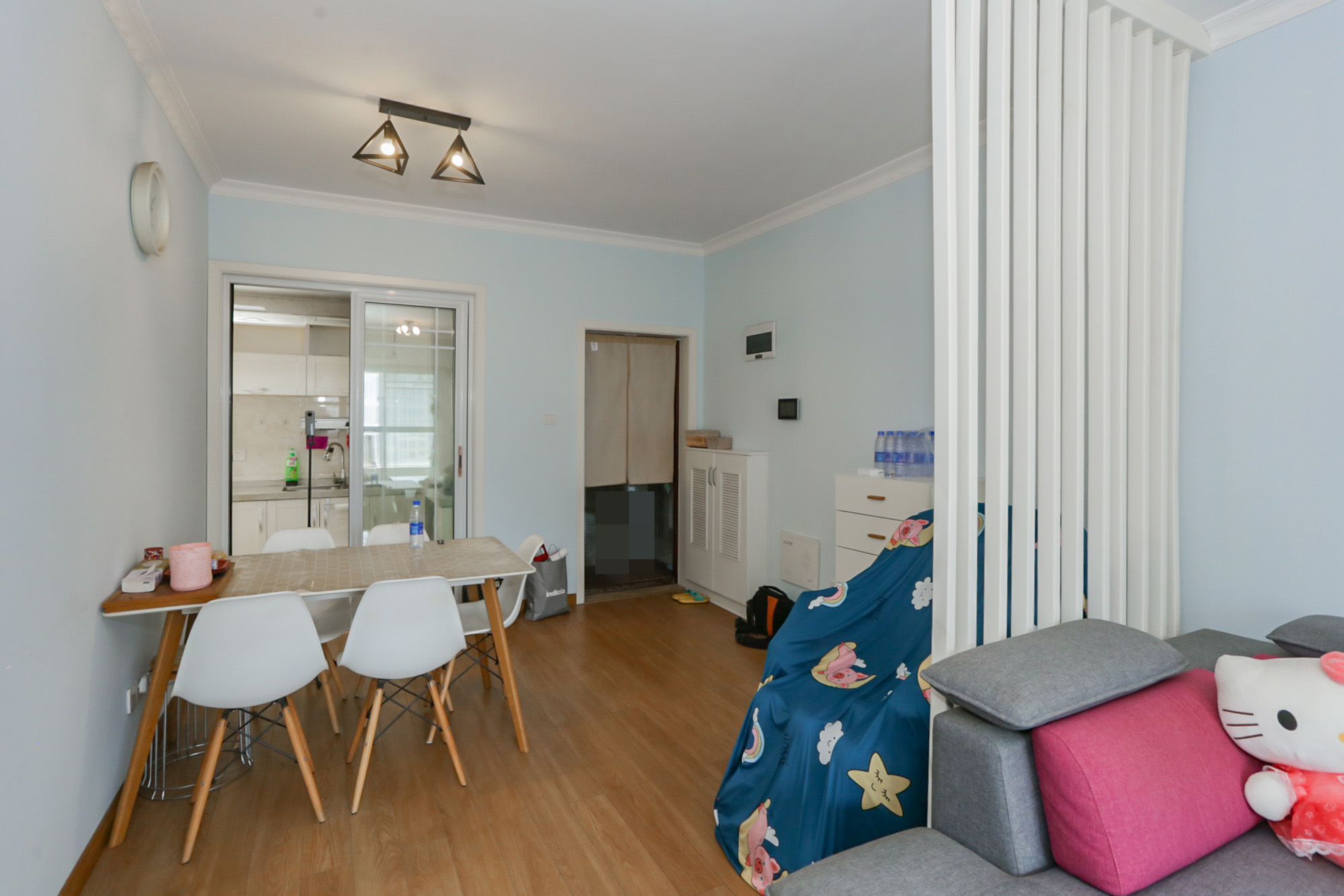 天麓尚层  2室2厅1卫    78.0万客厅