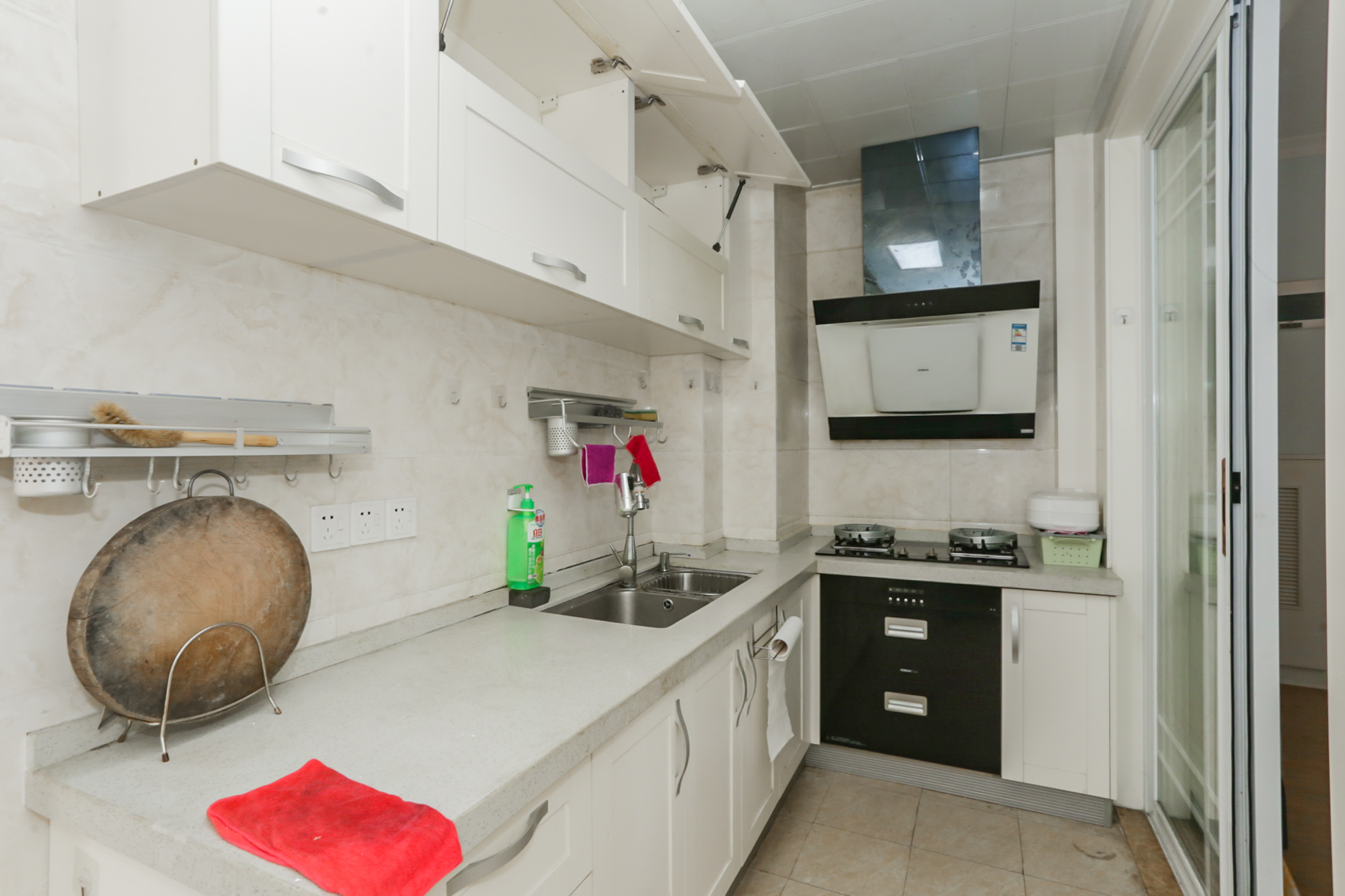 天麓尚层  2室2厅1卫    78.0万厨房