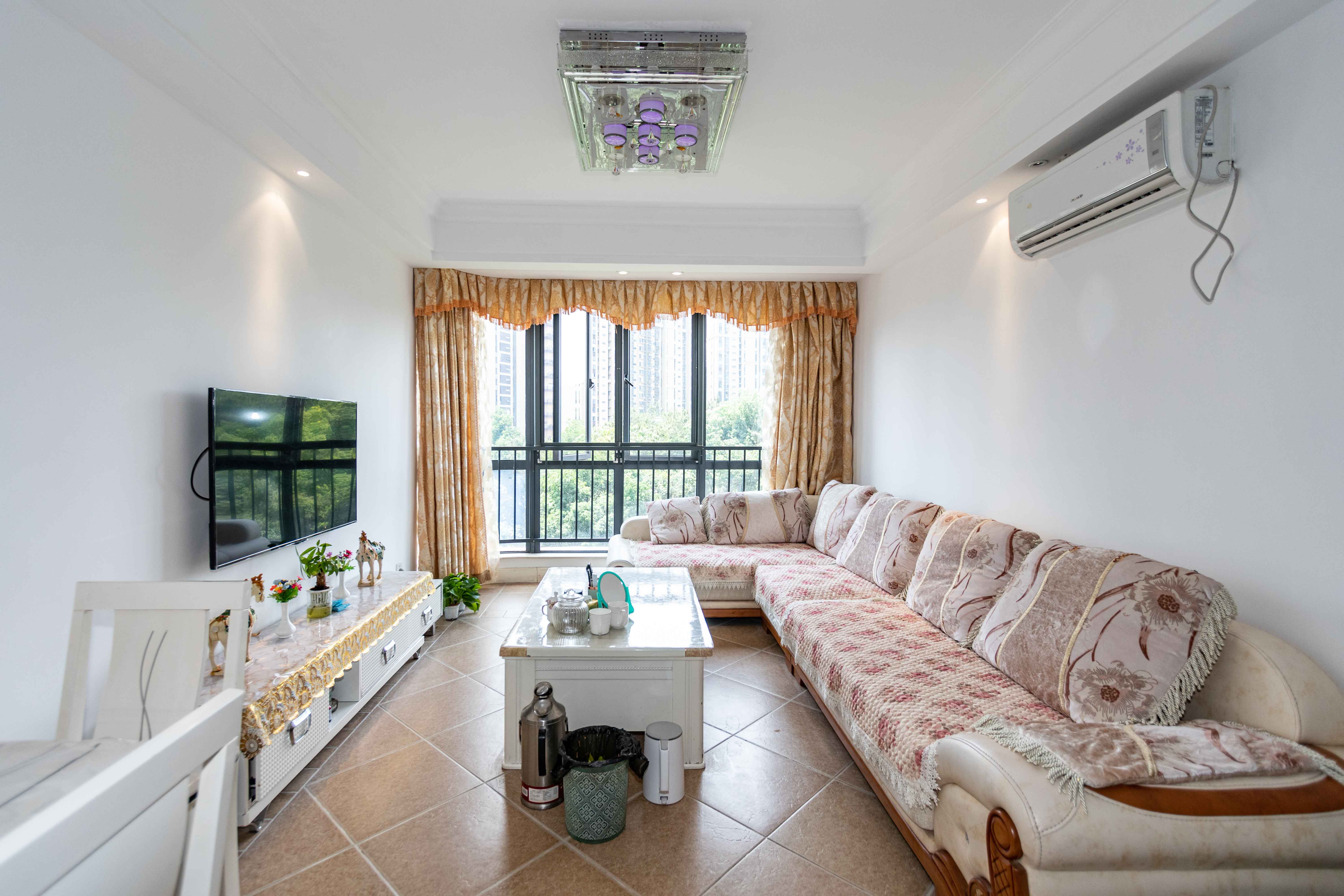 保利城(中航城国际社区、郡原美村) 2室1厅1卫 80.0万 保利城(中航城国际社区、郡原美村) 2室1厅1卫 80.0万客厅