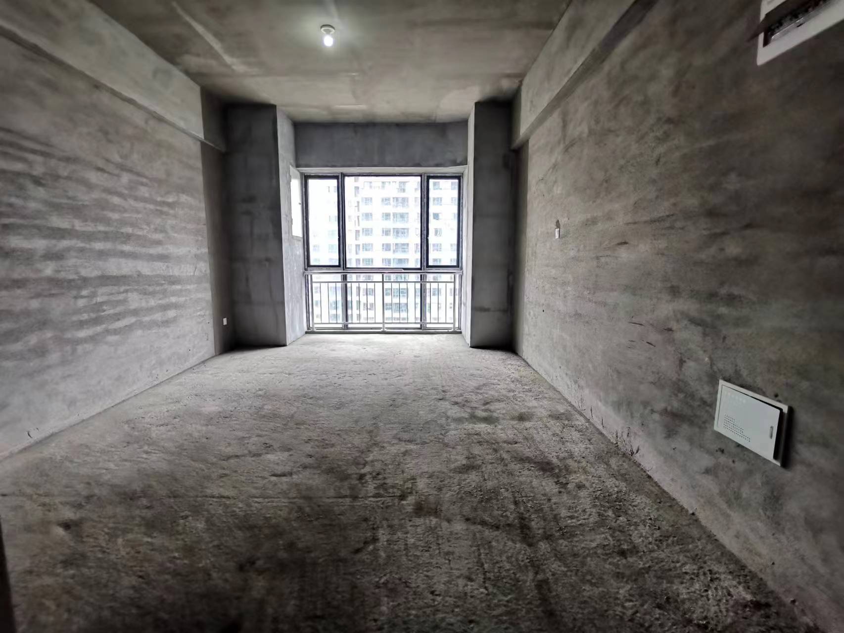 朗廷览江  1室1厅1卫    24.8万 朗廷览江  1室1厅1卫    24.8万客厅