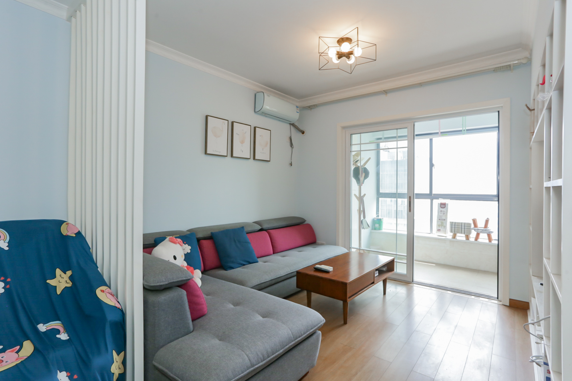 天麓尚层  2室2厅1卫    78.0万客厅