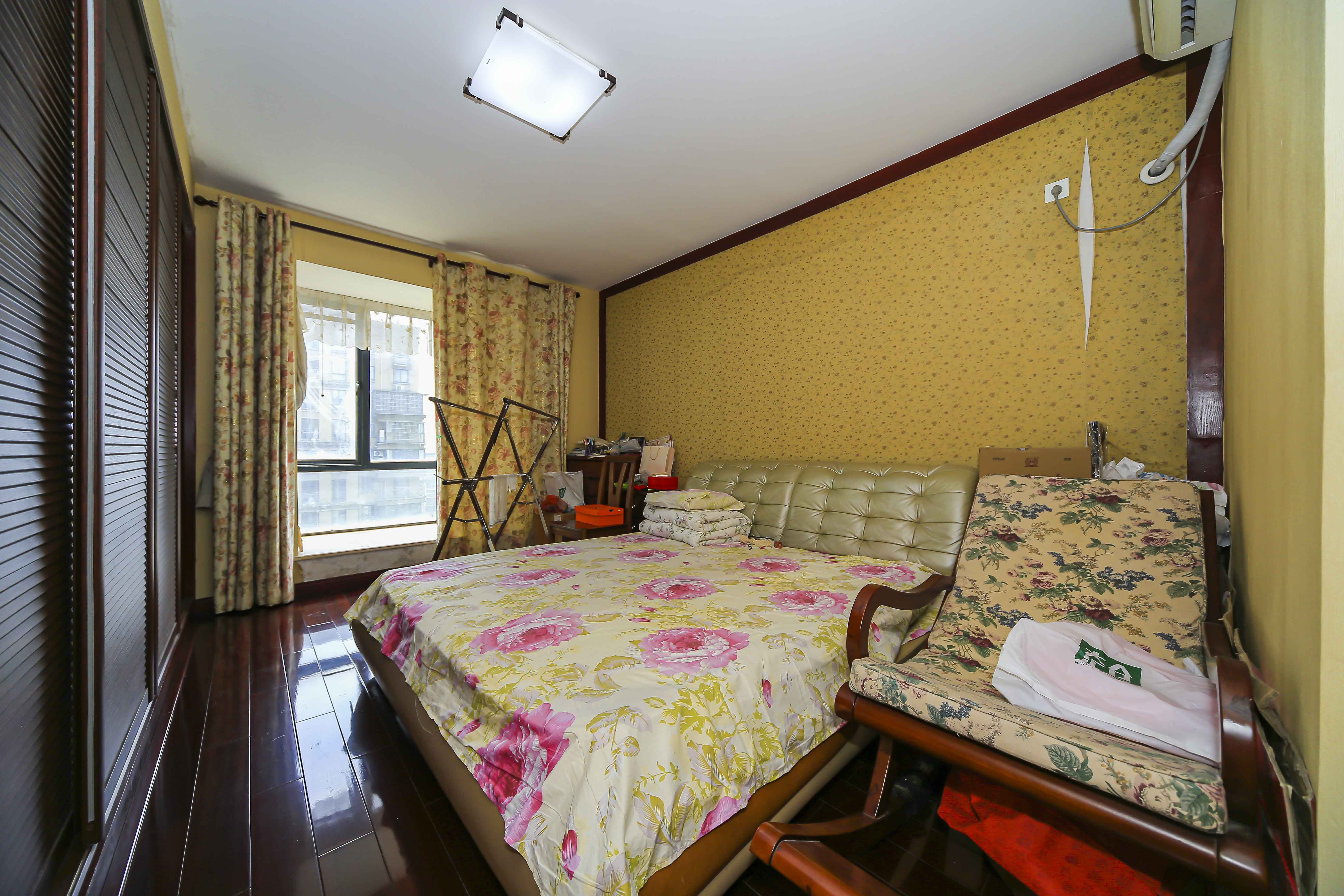 中建麓山和苑  4室2厅2卫    127.85万卧室