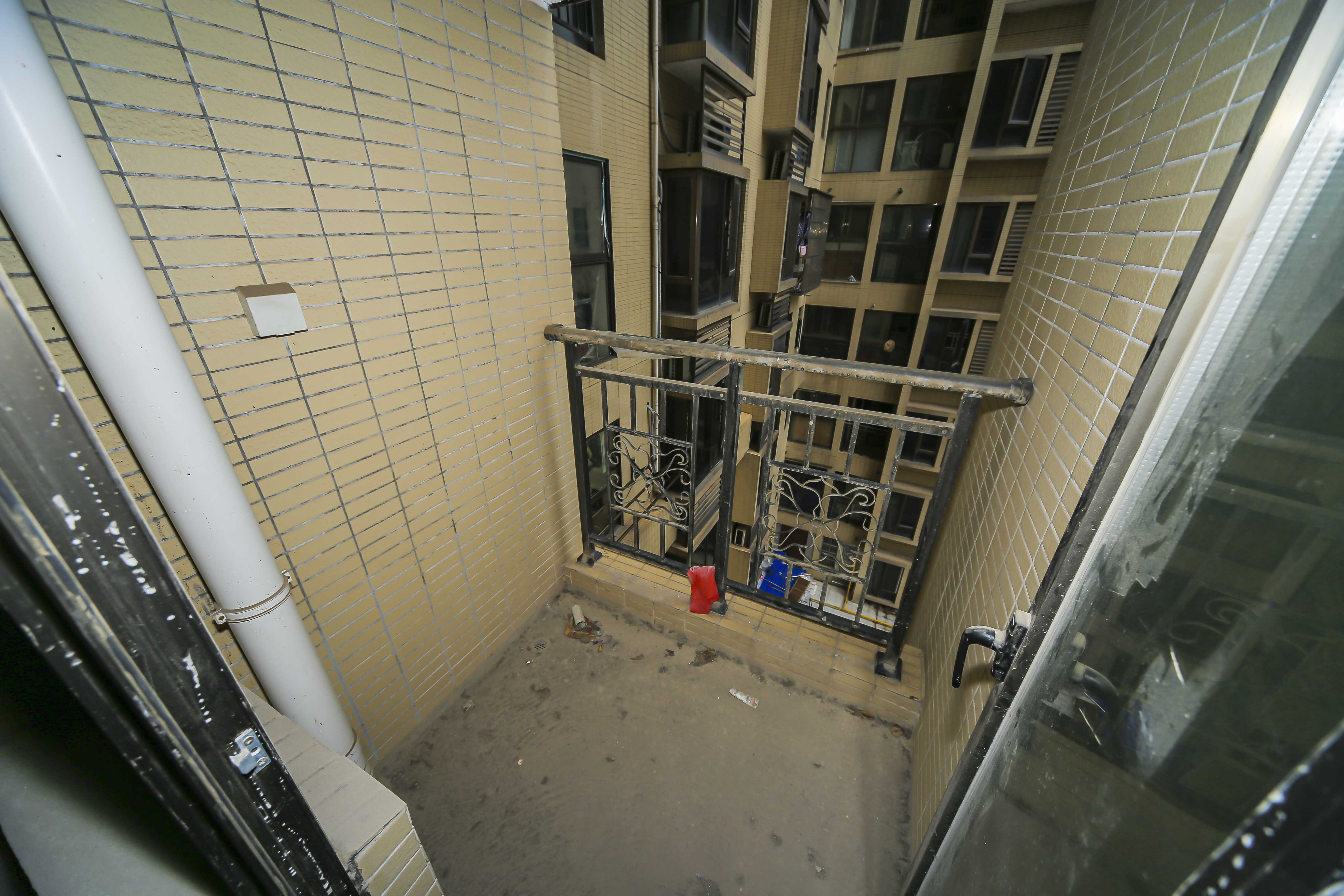 江山帝景哈佛  2室2厅1卫    58.0万客厅