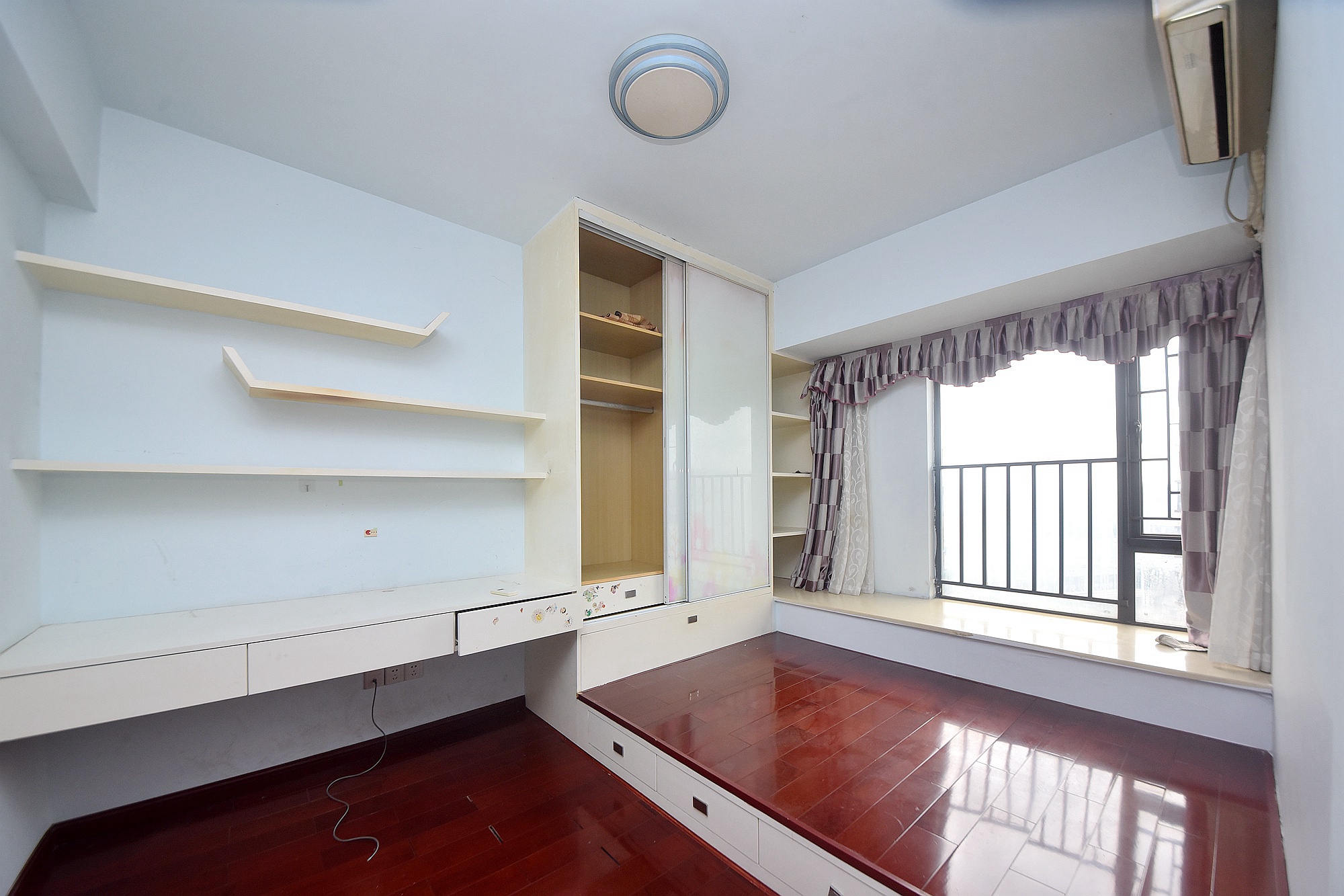 都市兰亭  3室2厅2卫    106.8万卧室