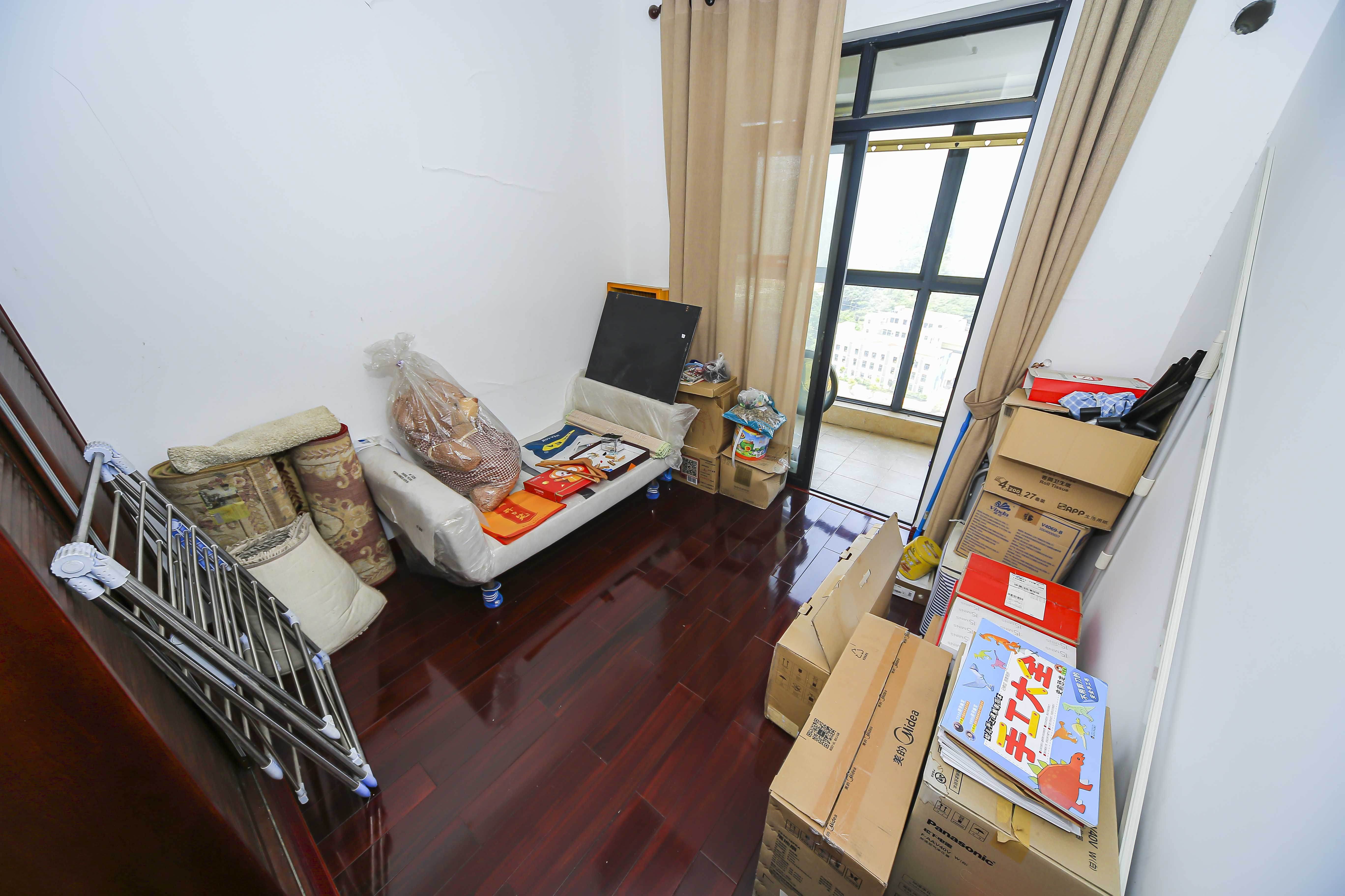 中建麓山和苑 4室2厅2卫 127.85万 中建麓山和苑 4室2厅2卫 127.85万卧室