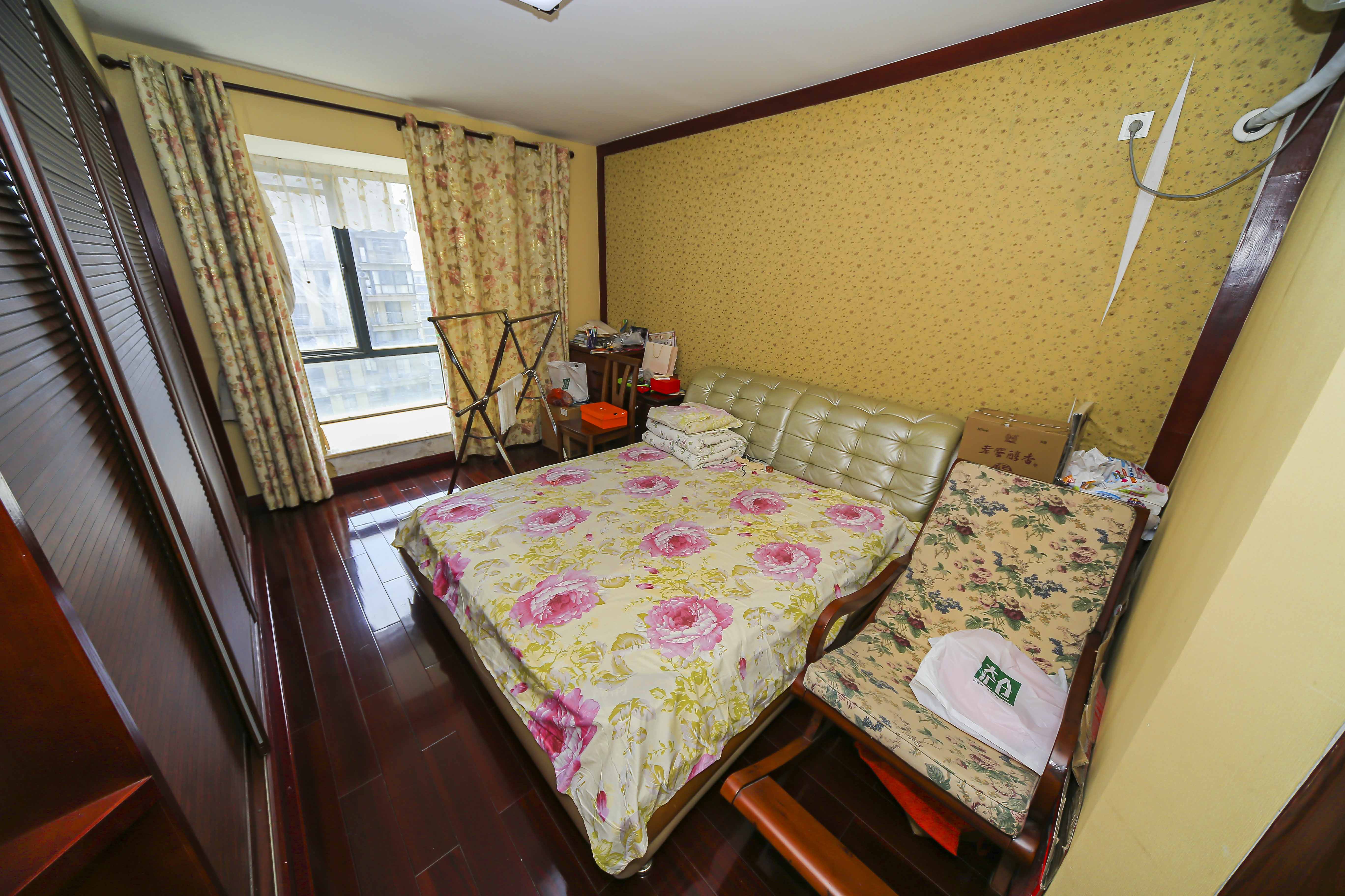 中建麓山和苑  4室2厅2卫    127.85万卧室