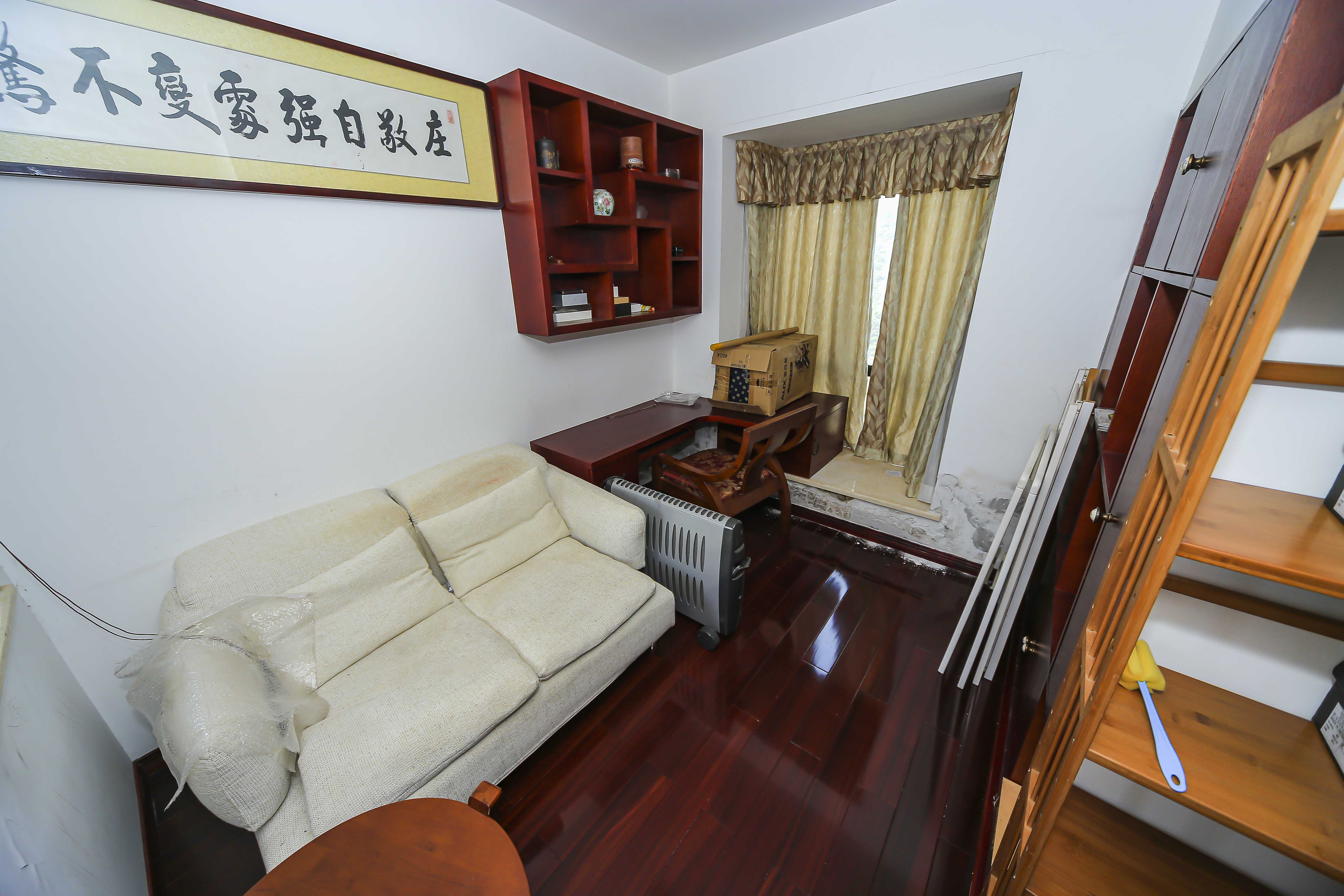 中建麓山和苑 4室2厅2卫 127.85万 中建麓山和苑 4室2厅2卫 127.85万卧室