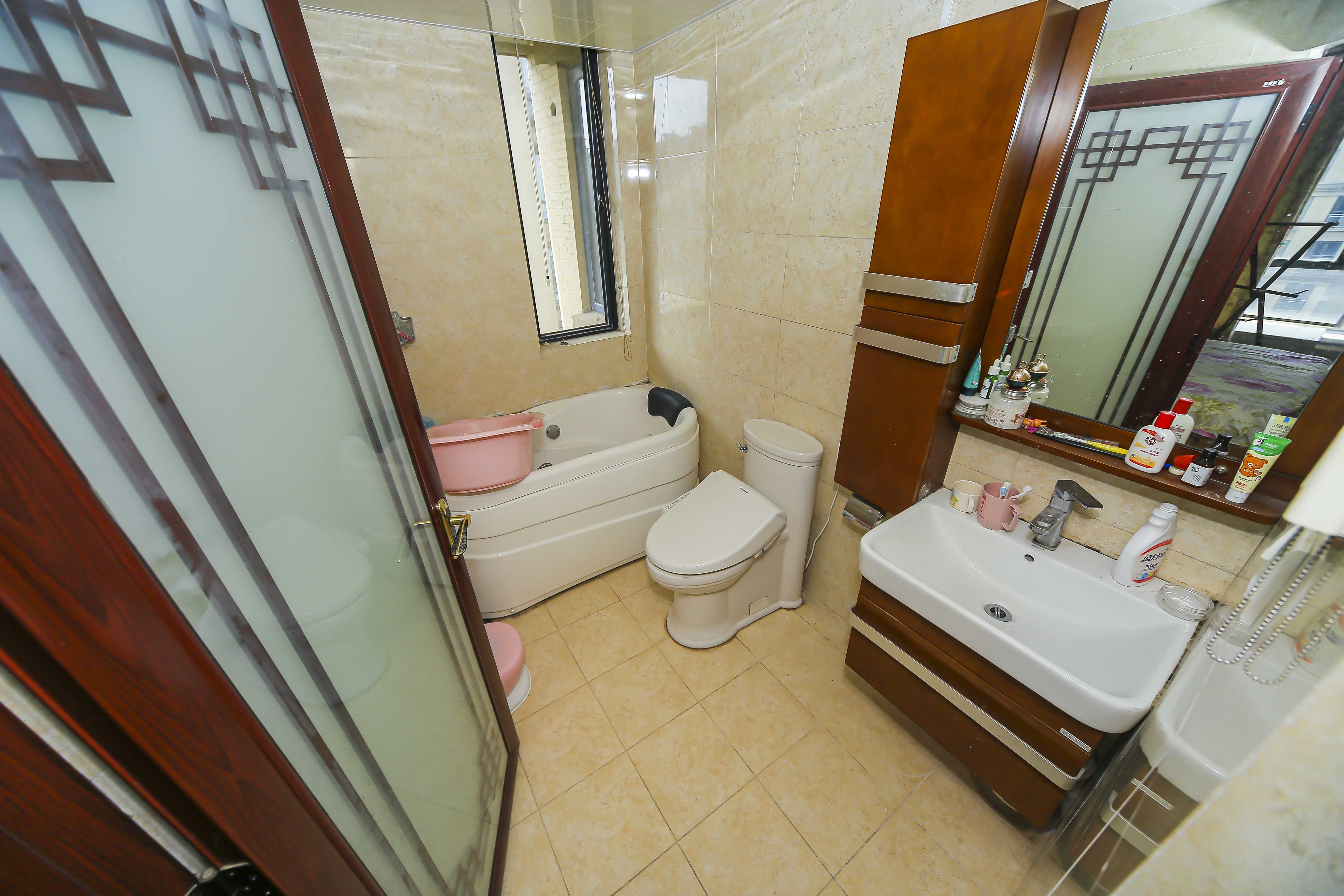 中建麓山和苑 4室2厅2卫 127.85万 中建麓山和苑 4室2厅2卫 127.85万卫生间