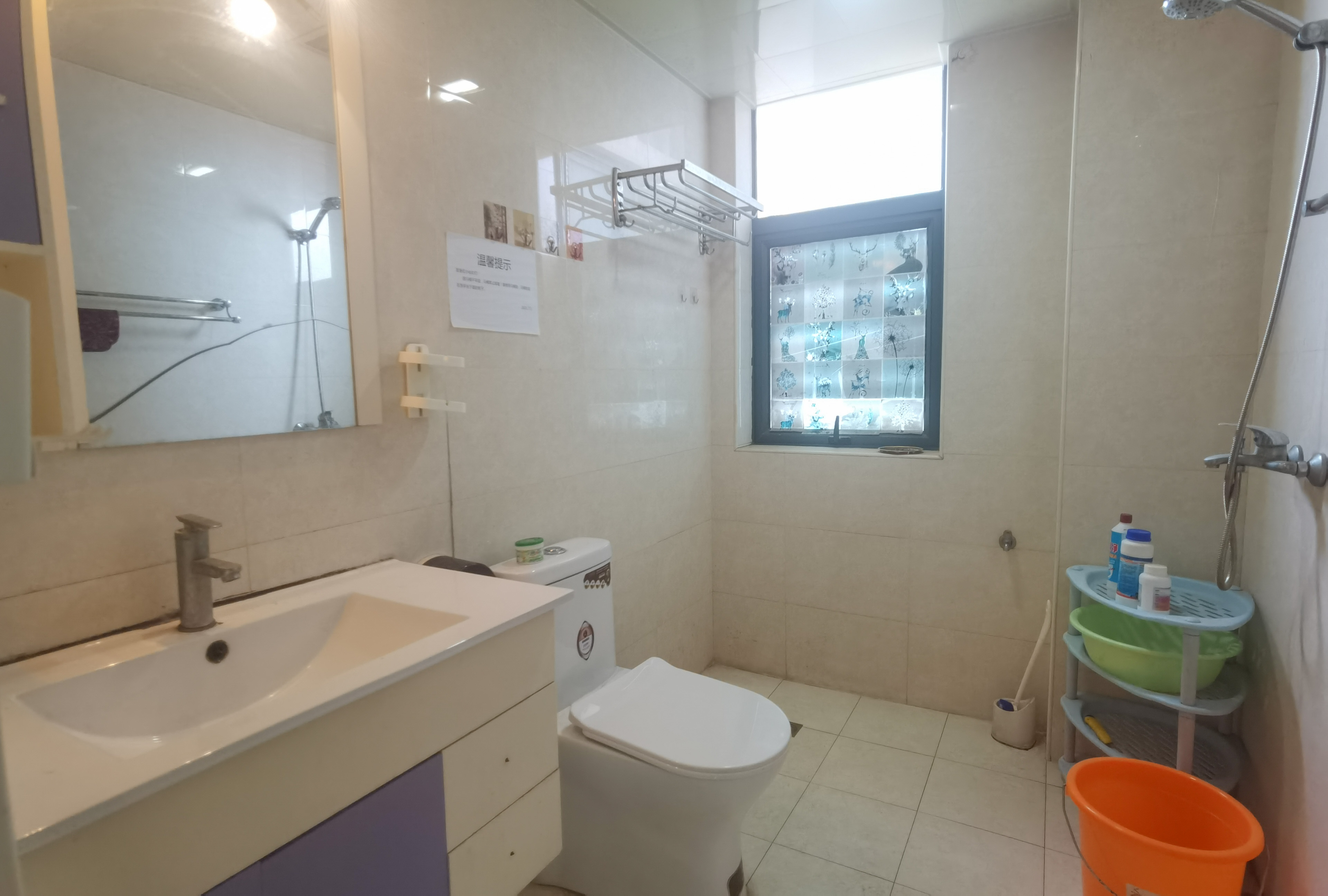 湘银金色阳光 2室2厅1卫 88.0万 湘银金色阳光 2室2厅1卫 88.0万客厅