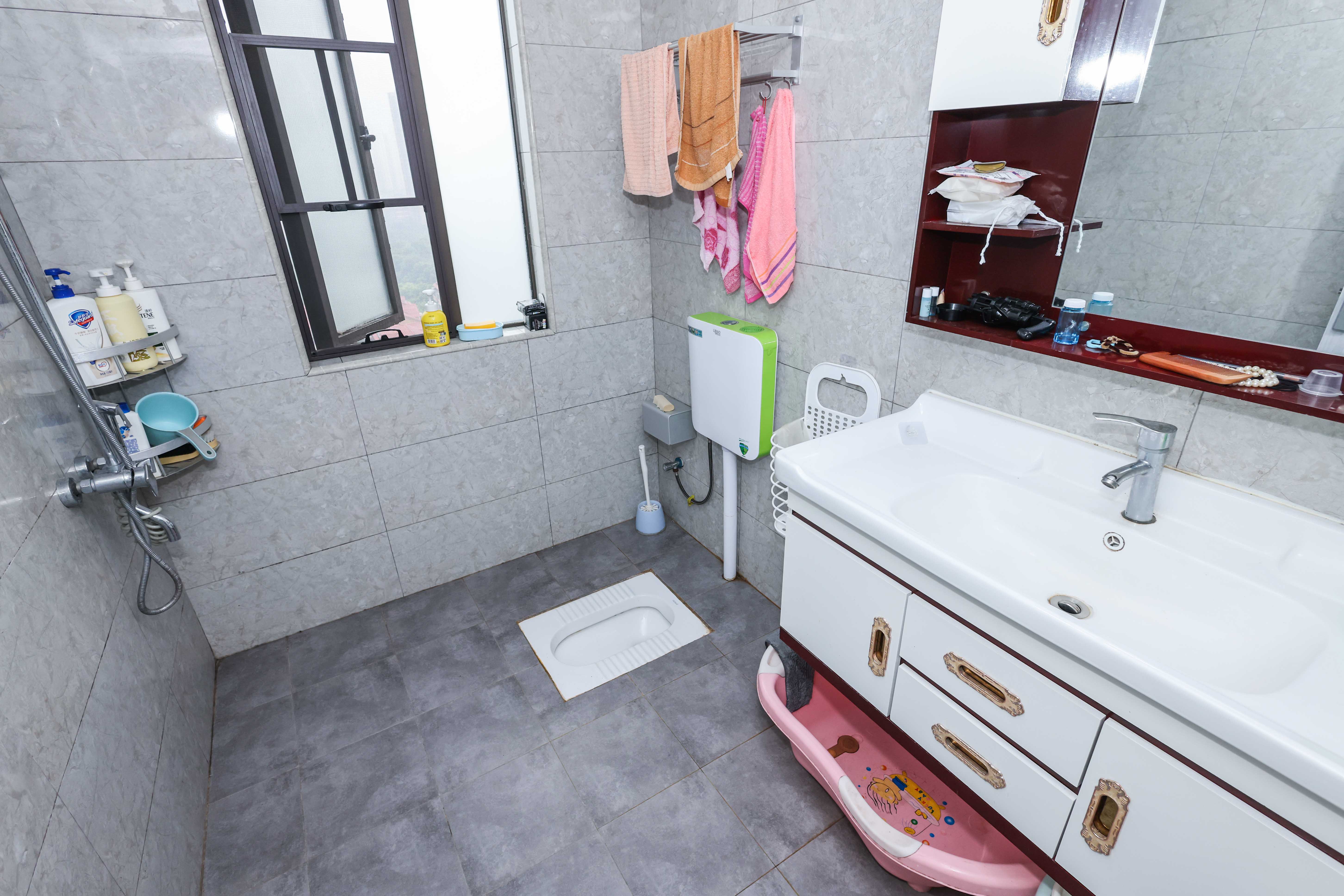 旭辉御府  4室2厅2卫   234.80万卫生间
