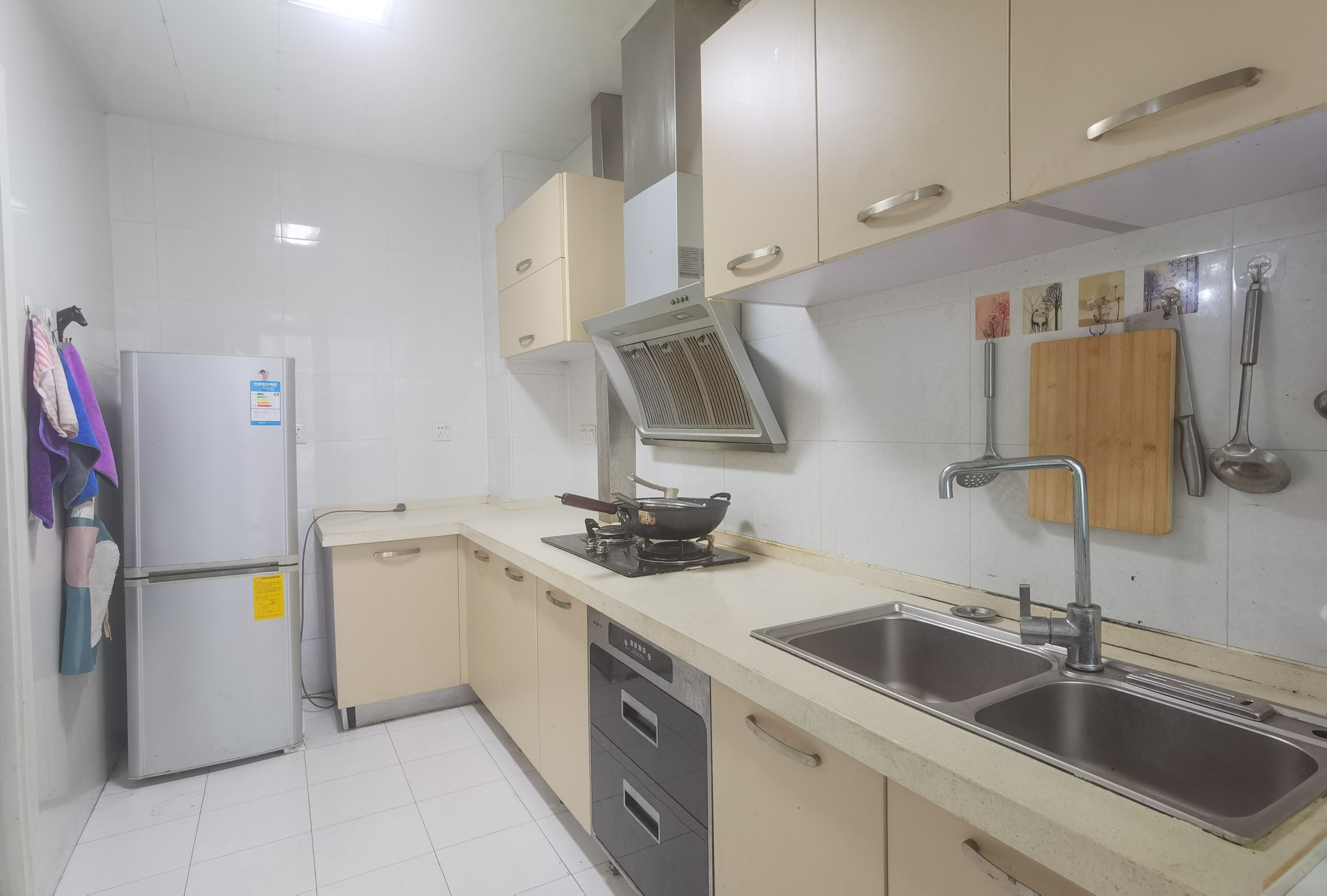 湘银金色阳光 2室2厅1卫 88.0万 湘银金色阳光 2室2厅1卫 88.0万客厅