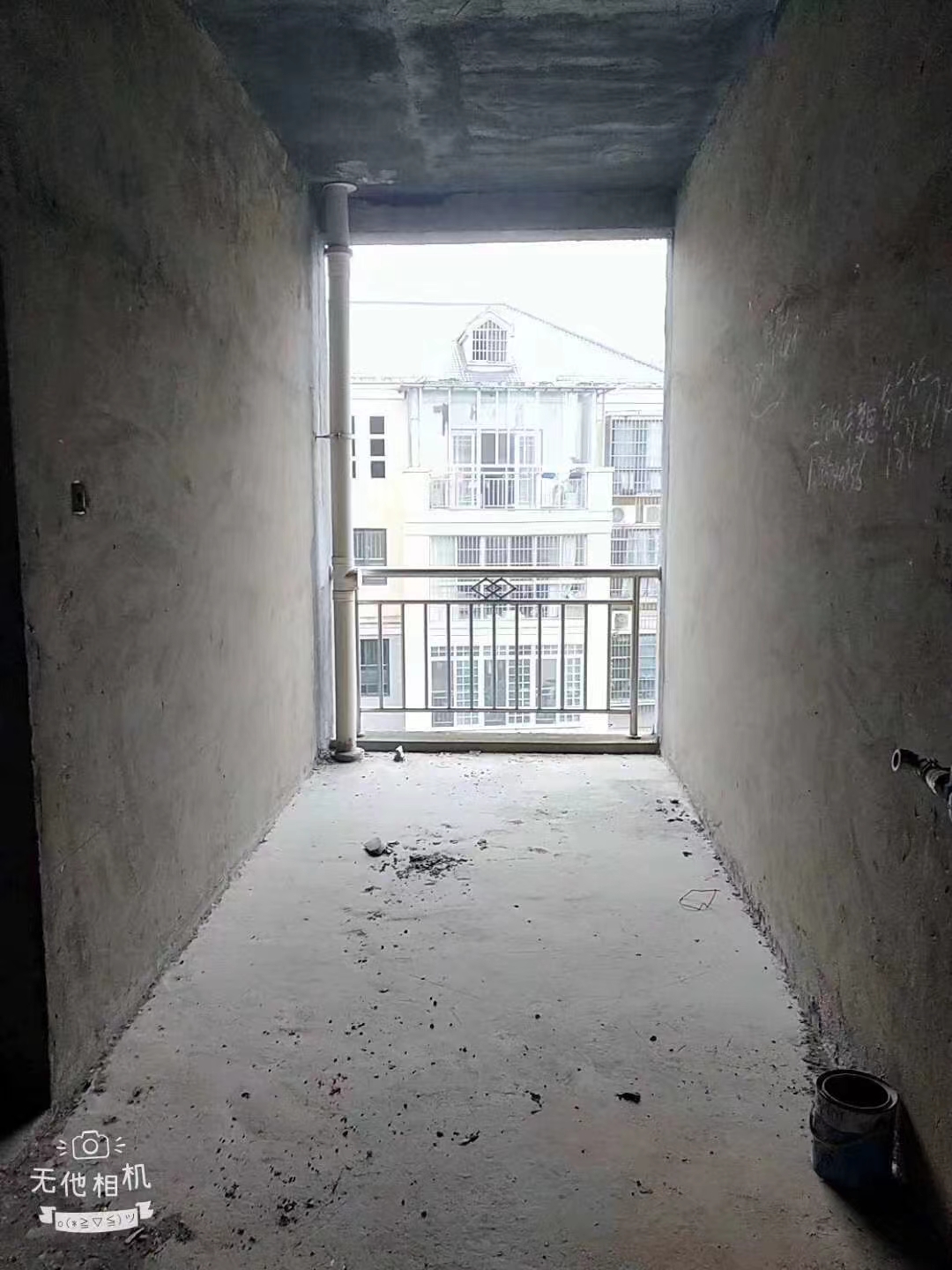 龙洲汇龙苑  4室2厅2卫   75.00万客厅