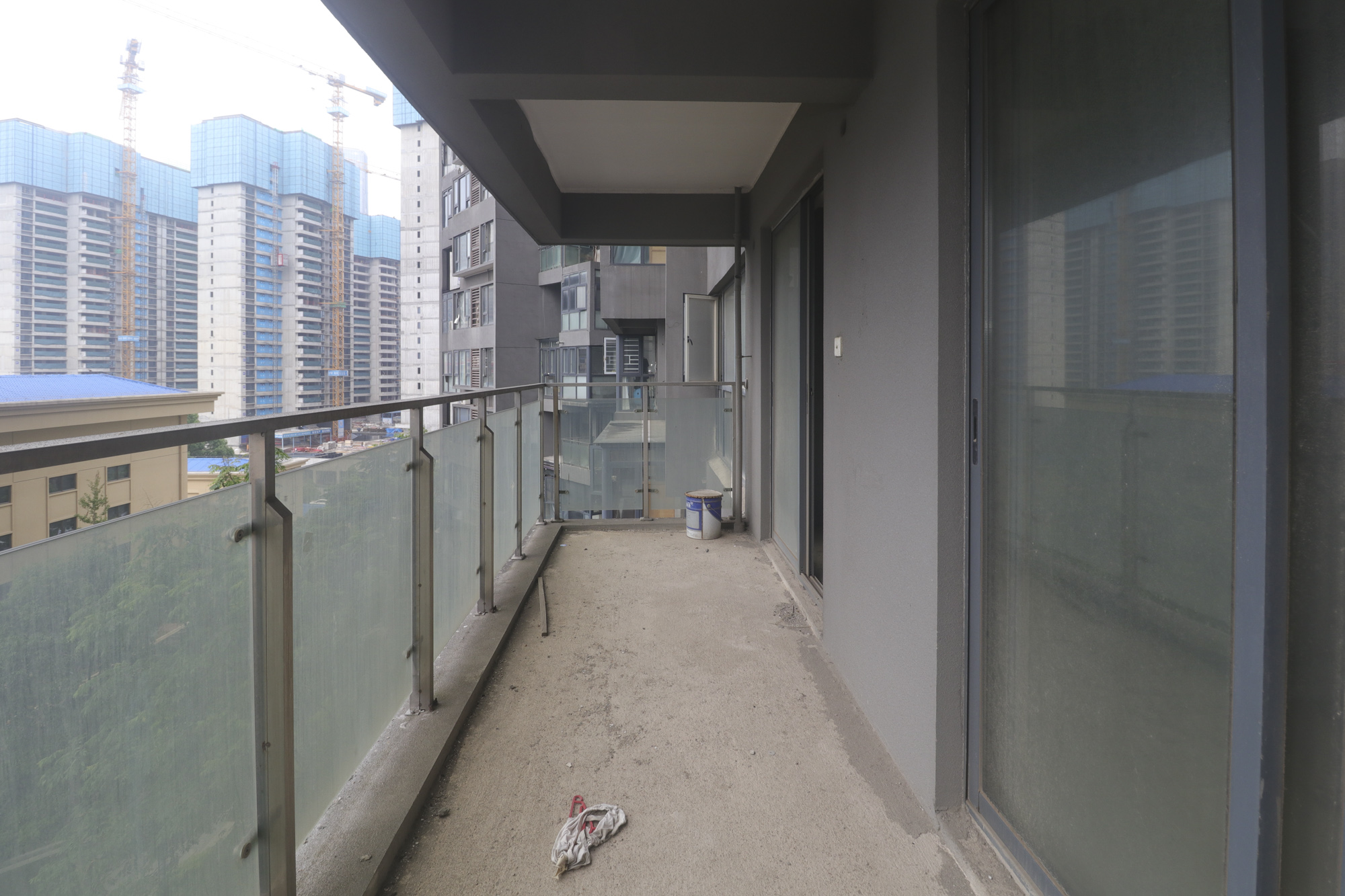 华韵城市海岸  4室2厅2卫    229.0万客厅