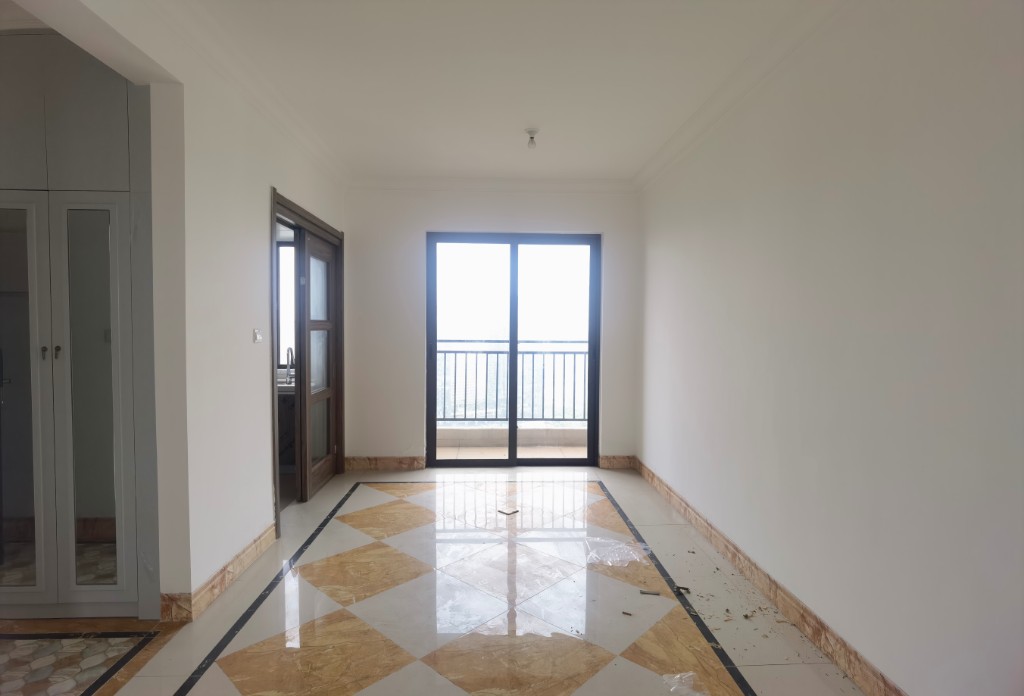 天元区碧桂园 4室2厅2卫 76.0万 天元区碧桂园 4室2厅2卫 76.0万客厅