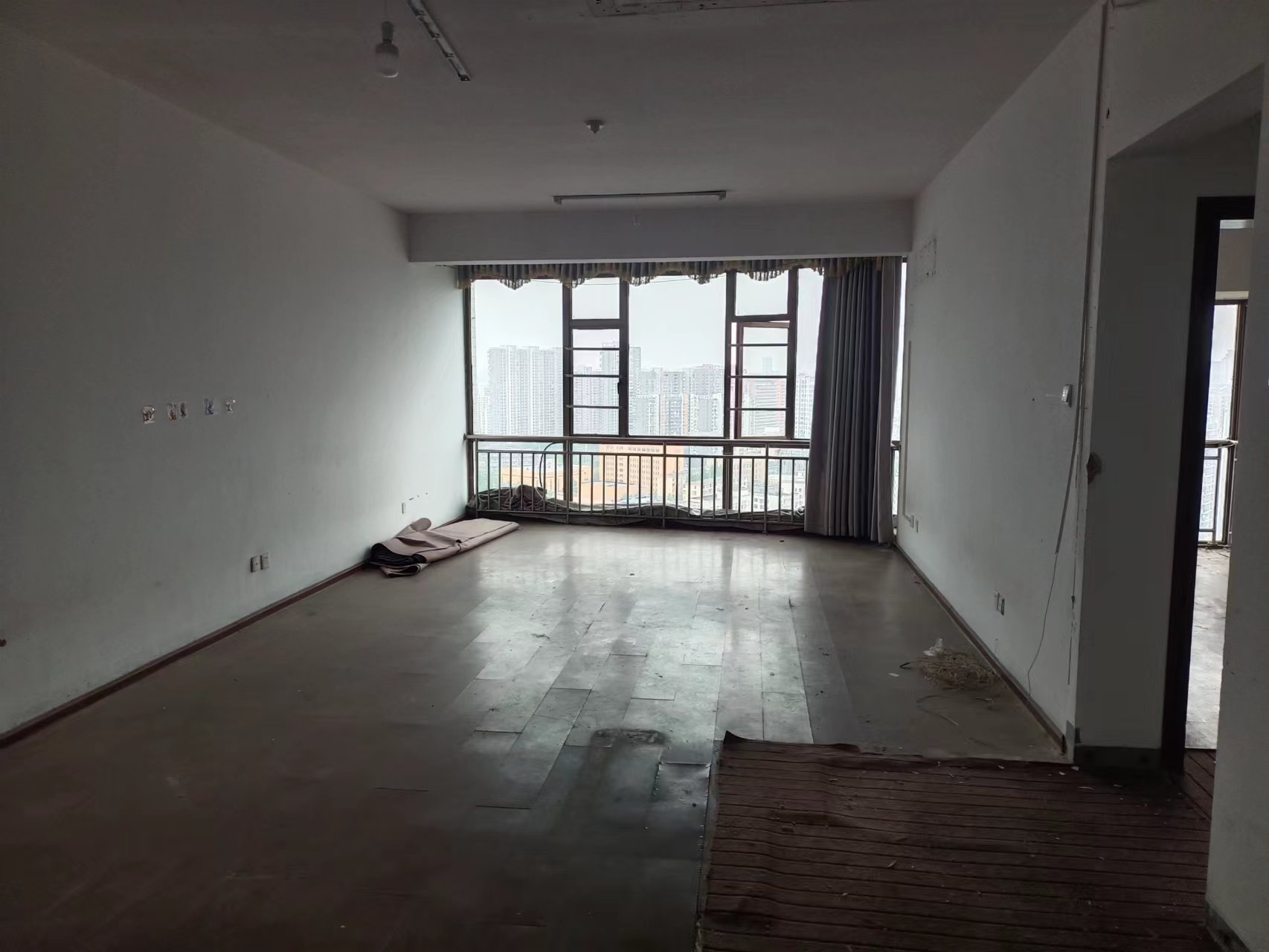 万鸿鑫城 3室2厅2卫 68.8万 万鸿鑫城 3室2厅2卫 68.8万客厅