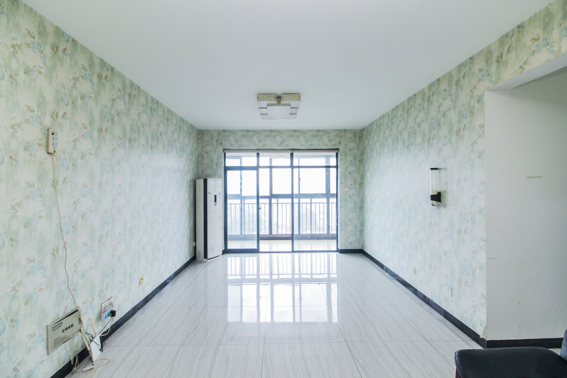 金领家族  2室2厅1卫    75.0万客厅