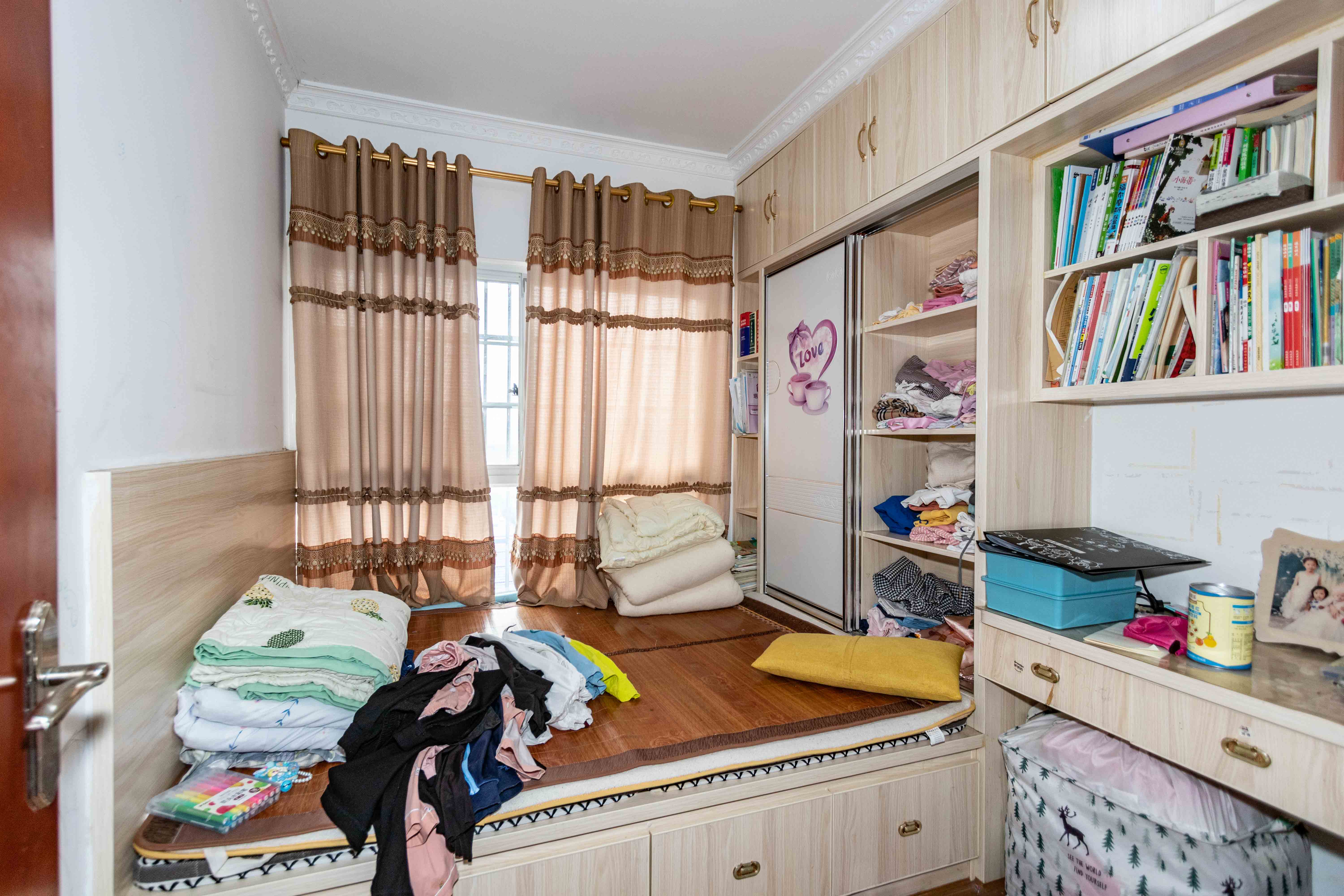 哈佛小镇(五矿哈佛小镇) 3室2厅2卫 89.0万 哈佛小镇(五矿哈佛小镇) 3室2厅2卫 89.0万卧室