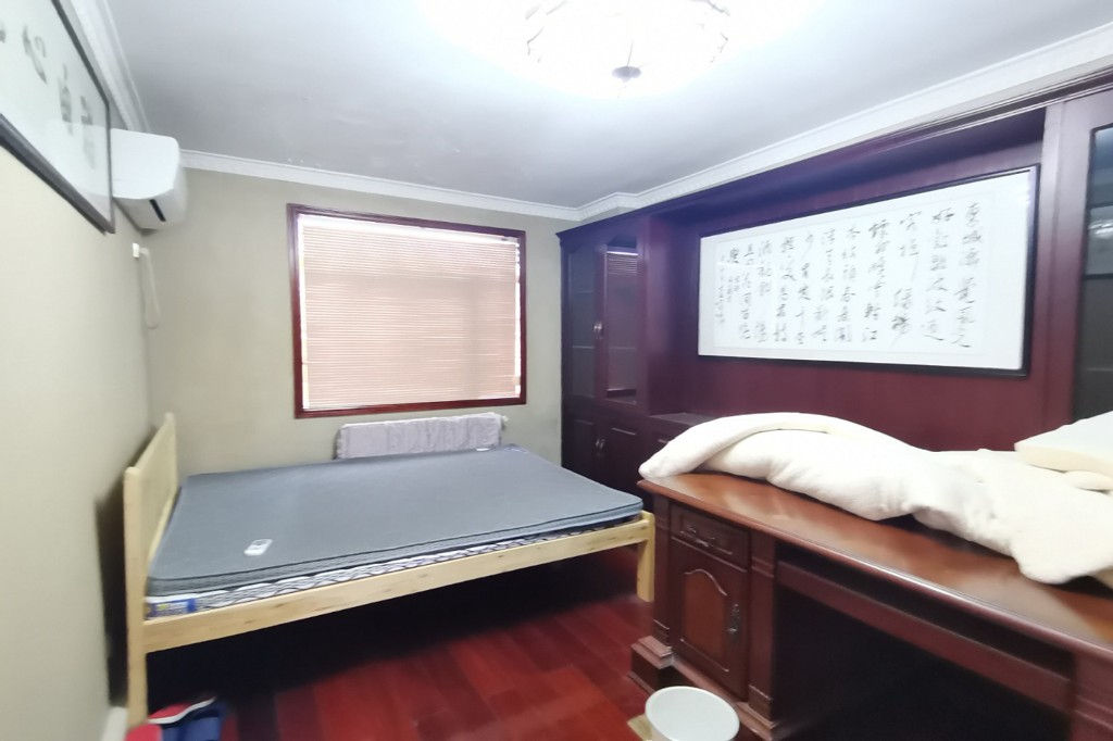 水云间  5室2厅1卫   358.00万卧室