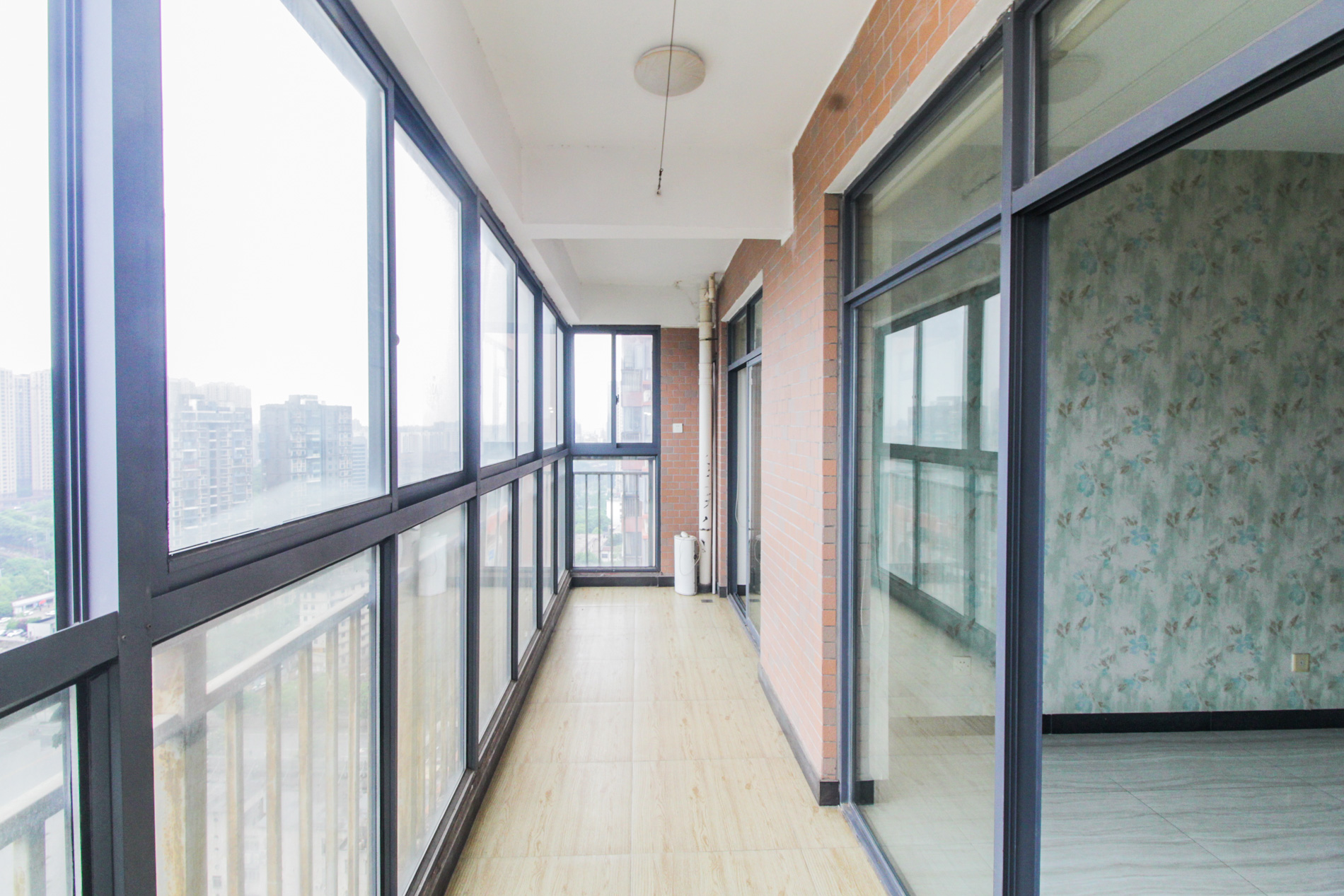 金领家族  2室2厅1卫    75.0万阳台