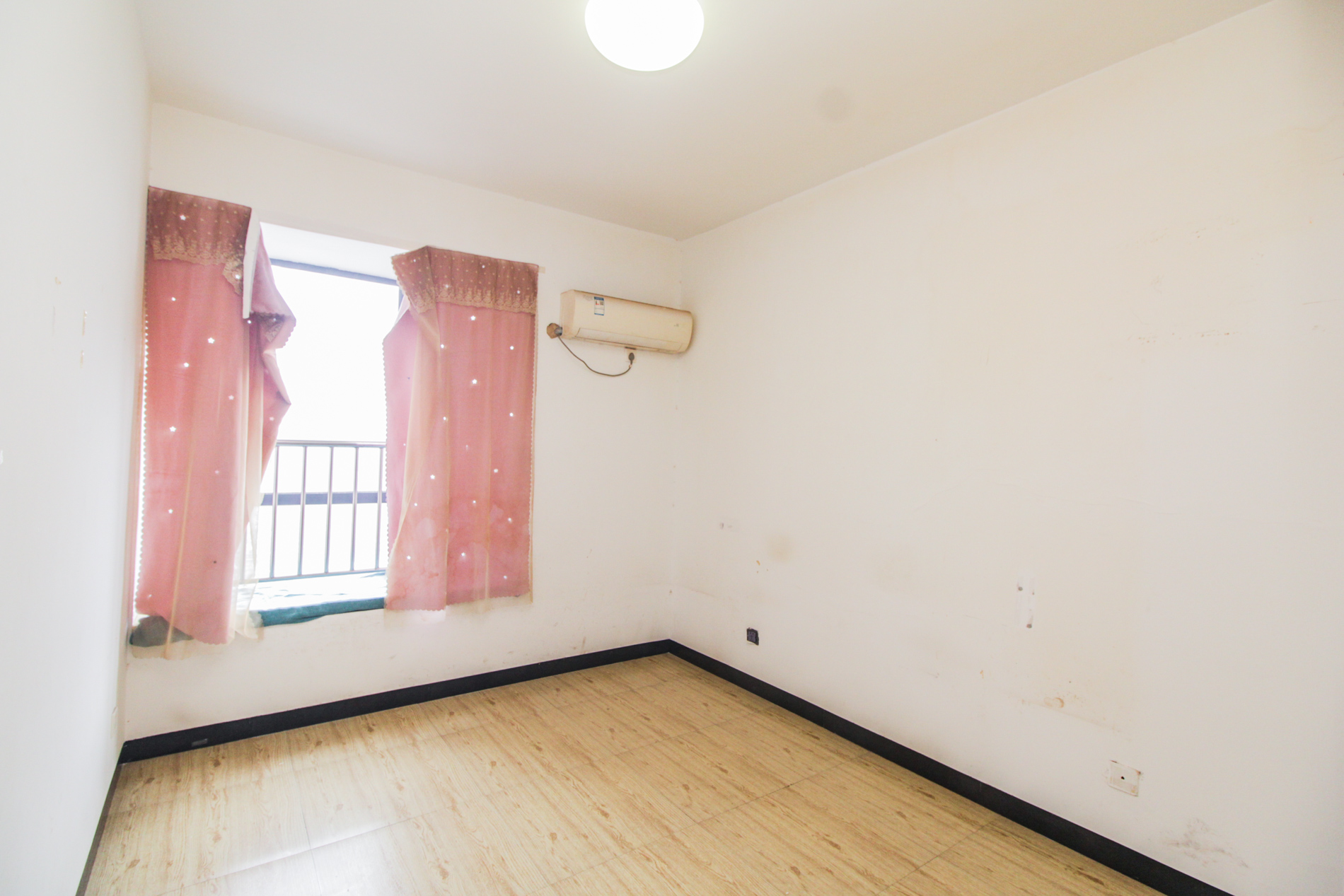 金领家族  2室2厅1卫    75.0万卧室