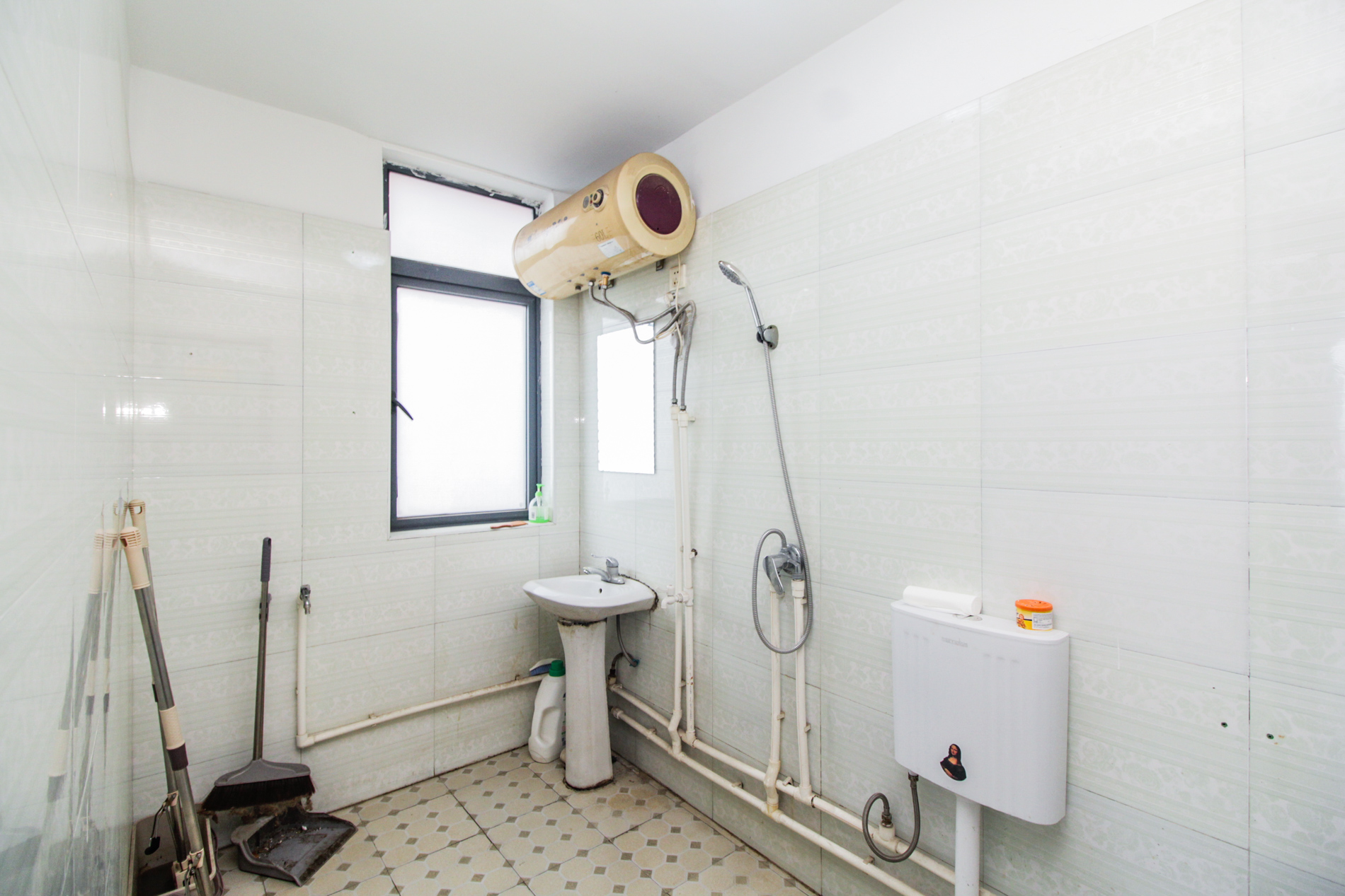 金领家族  2室2厅1卫    75.0万卫生间