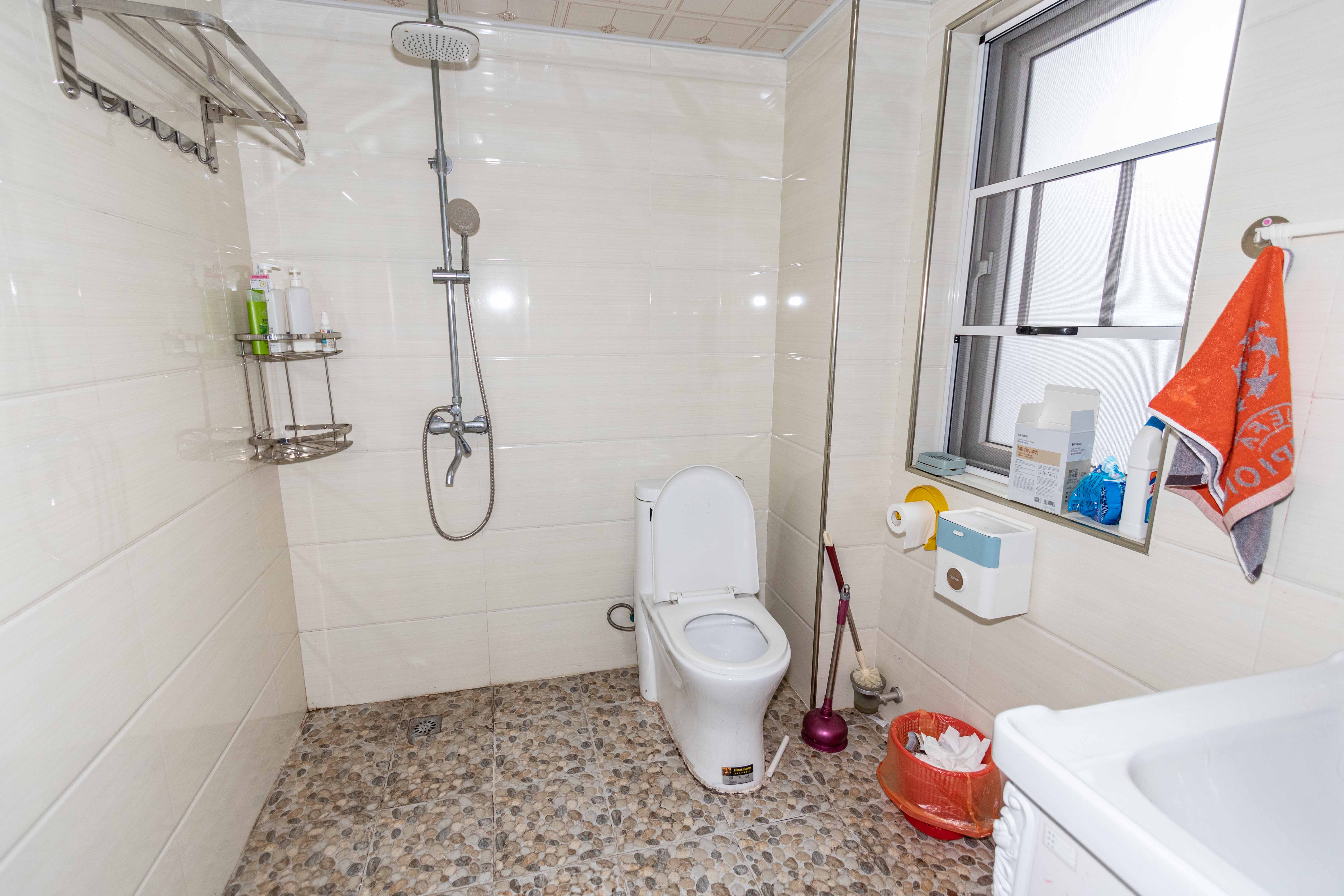 哈佛小镇(五矿哈佛小镇) 3室2厅2卫 89.0万 哈佛小镇(五矿哈佛小镇) 3室2厅2卫 89.0万卫生间