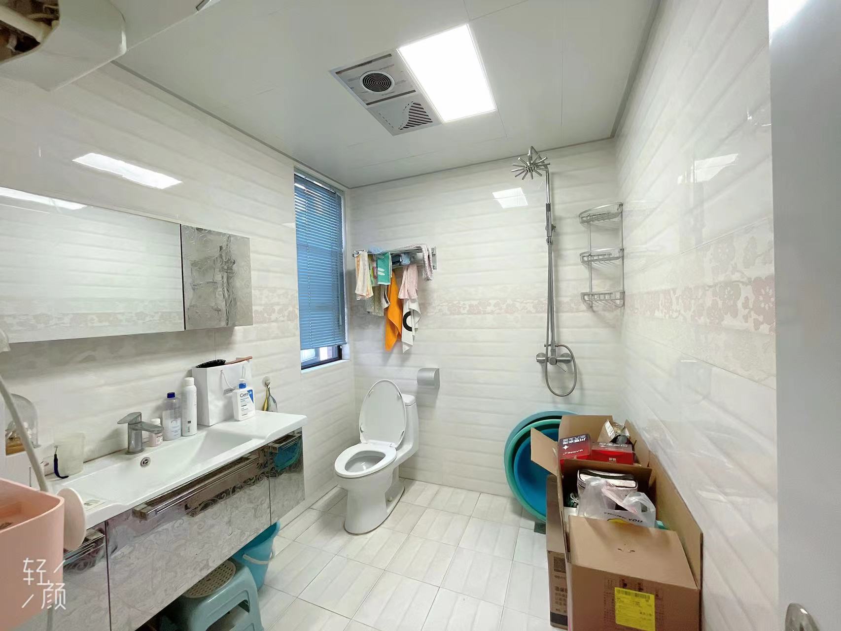 龙腾国际 4室2厅2卫 98.0万 龙腾国际 4室2厅2卫 98.0万客厅