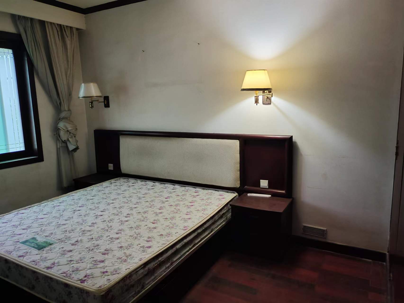 花园一村 3室1厅1卫 48.0万 花园一村 3室1厅1卫 48.0万客厅