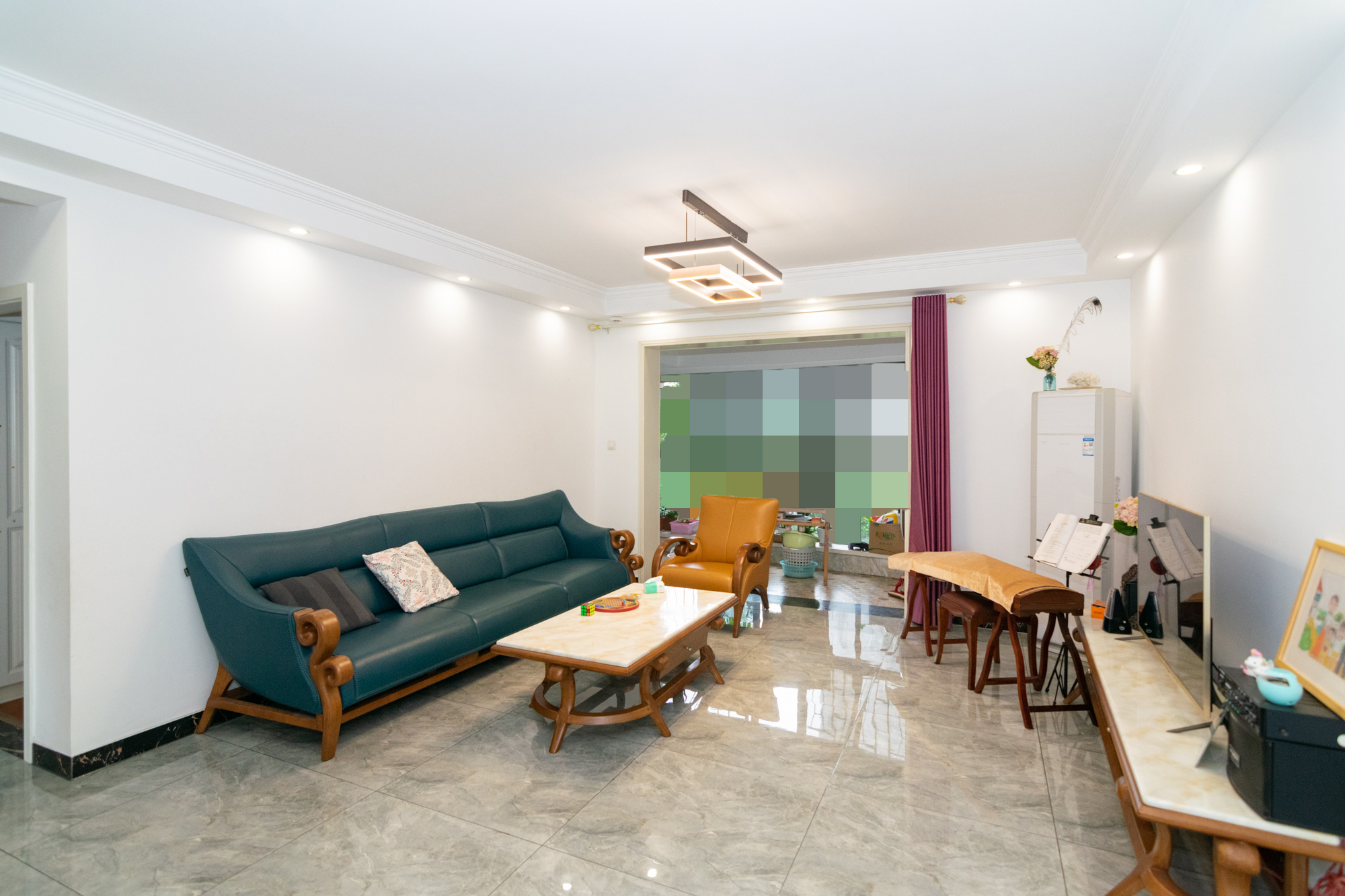 润和紫郡一期  5室2厅2卫    145.0万客厅