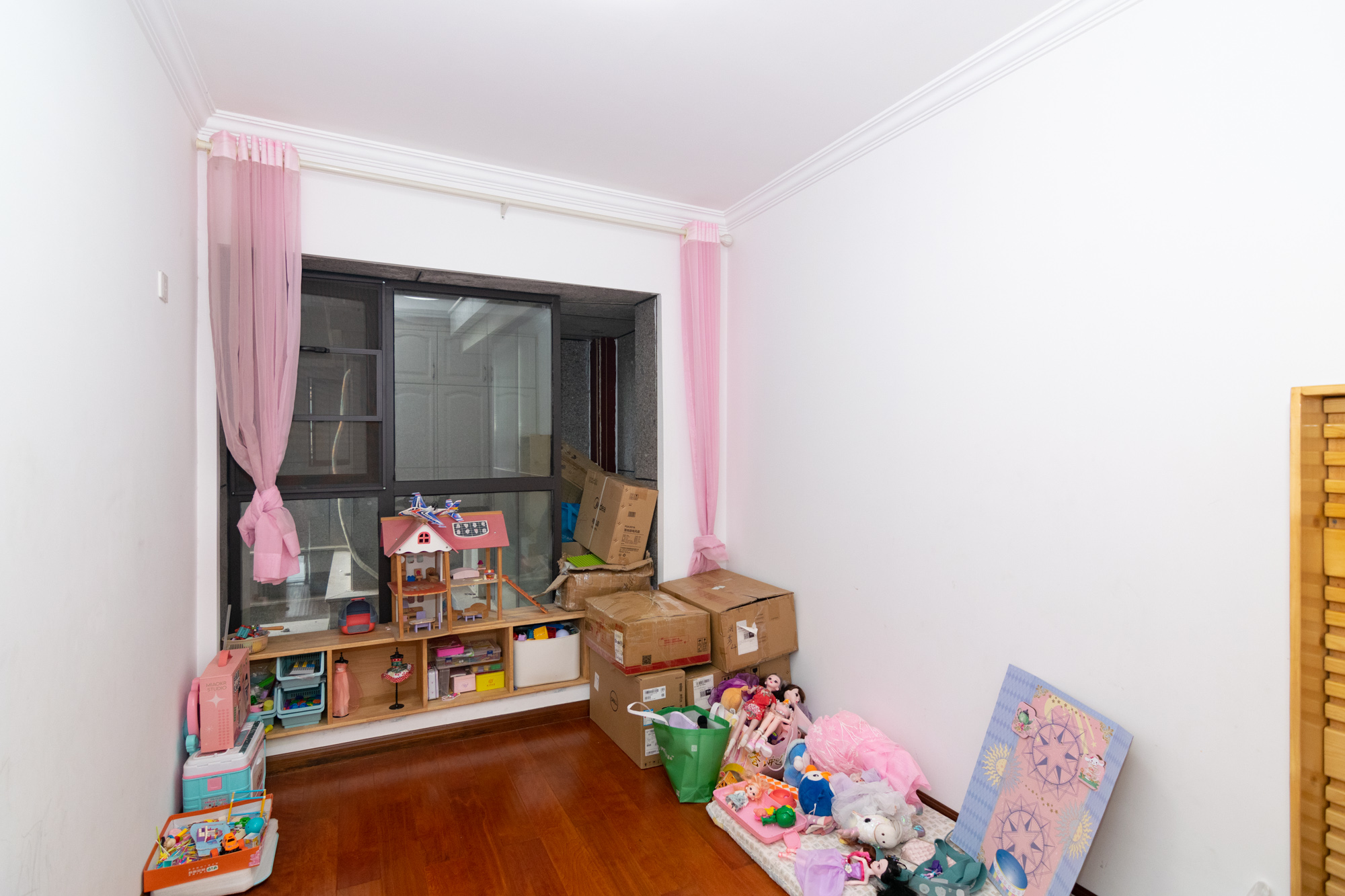 润和紫郡一期  5室2厅2卫    145.0万卧室