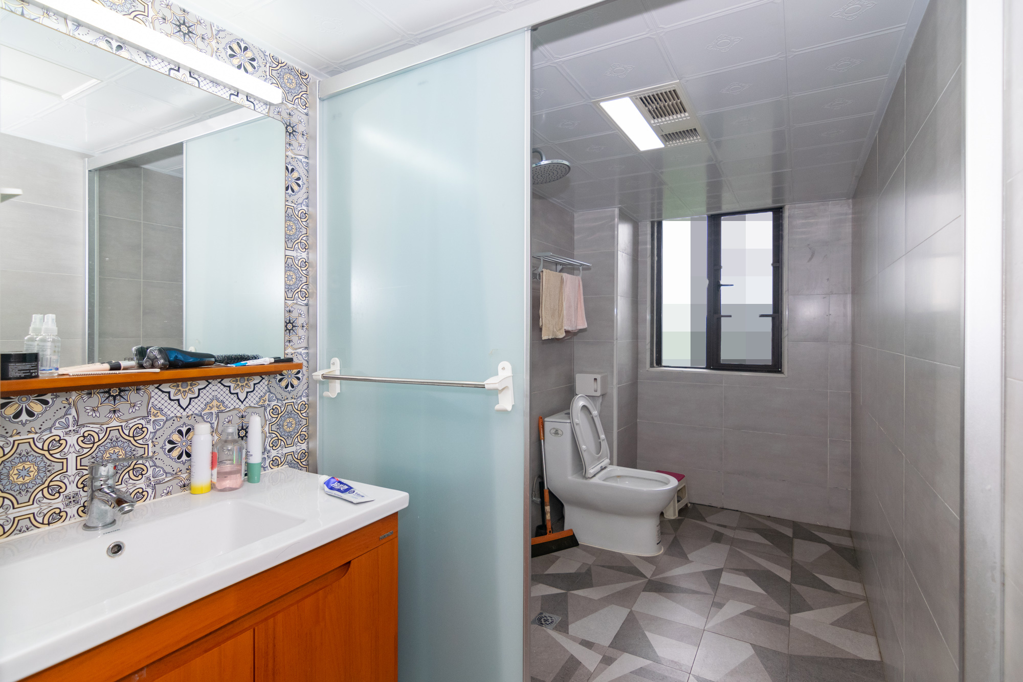 润和紫郡一期  5室2厅2卫    145.0万卫生间