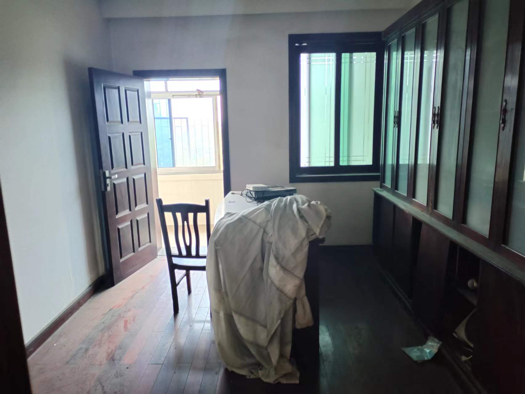 花园一村 3室1厅1卫 48.0万 花园一村 3室1厅1卫 48.0万客厅